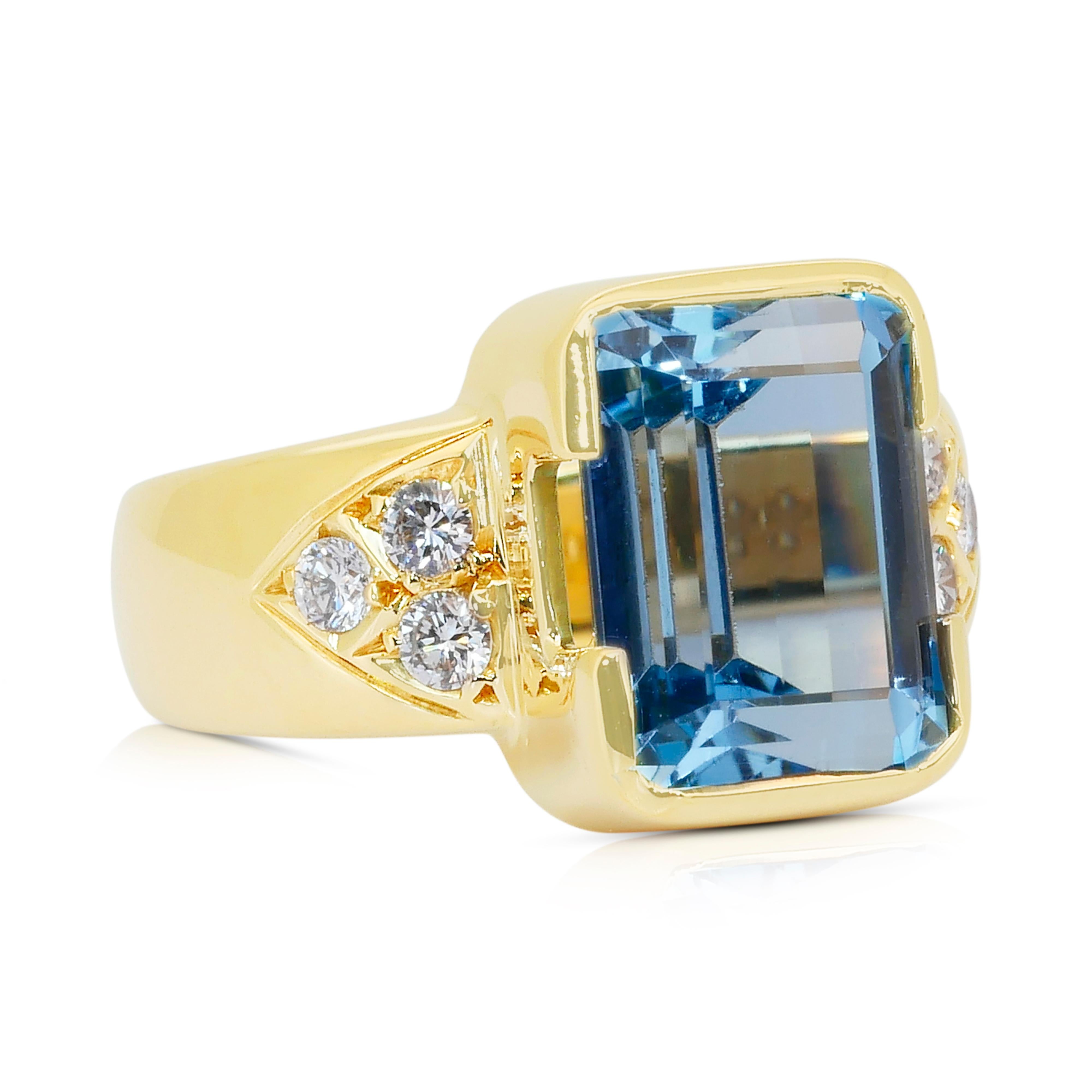 Taille émeraude Bague cocktail en or jaune 18k avec aigue-marine et diamants de 6,42ct en vente