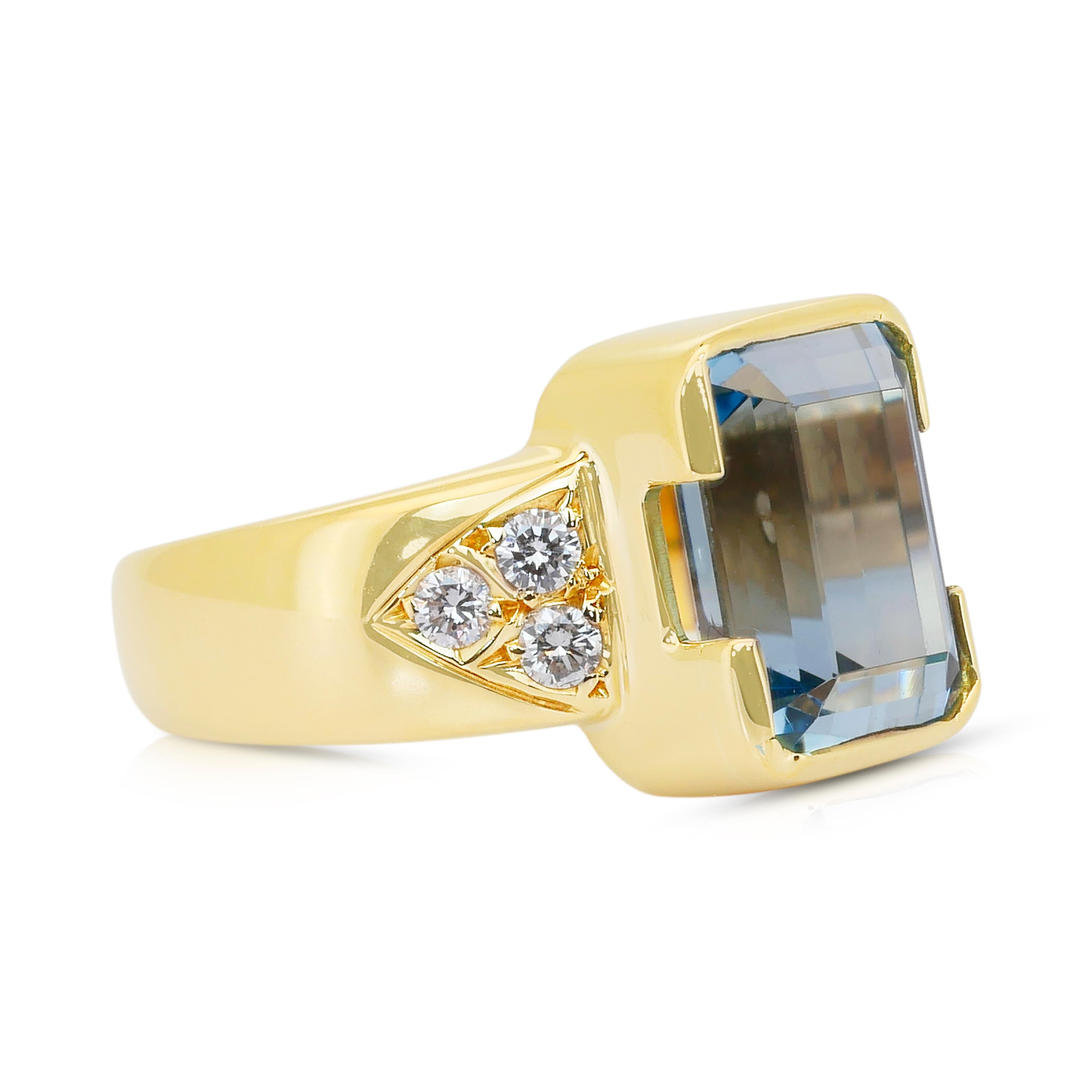 Bague cocktail en or jaune 18k avec aigue-marine et diamants de 6,42ct Neuf - En vente à רמת גן, IL