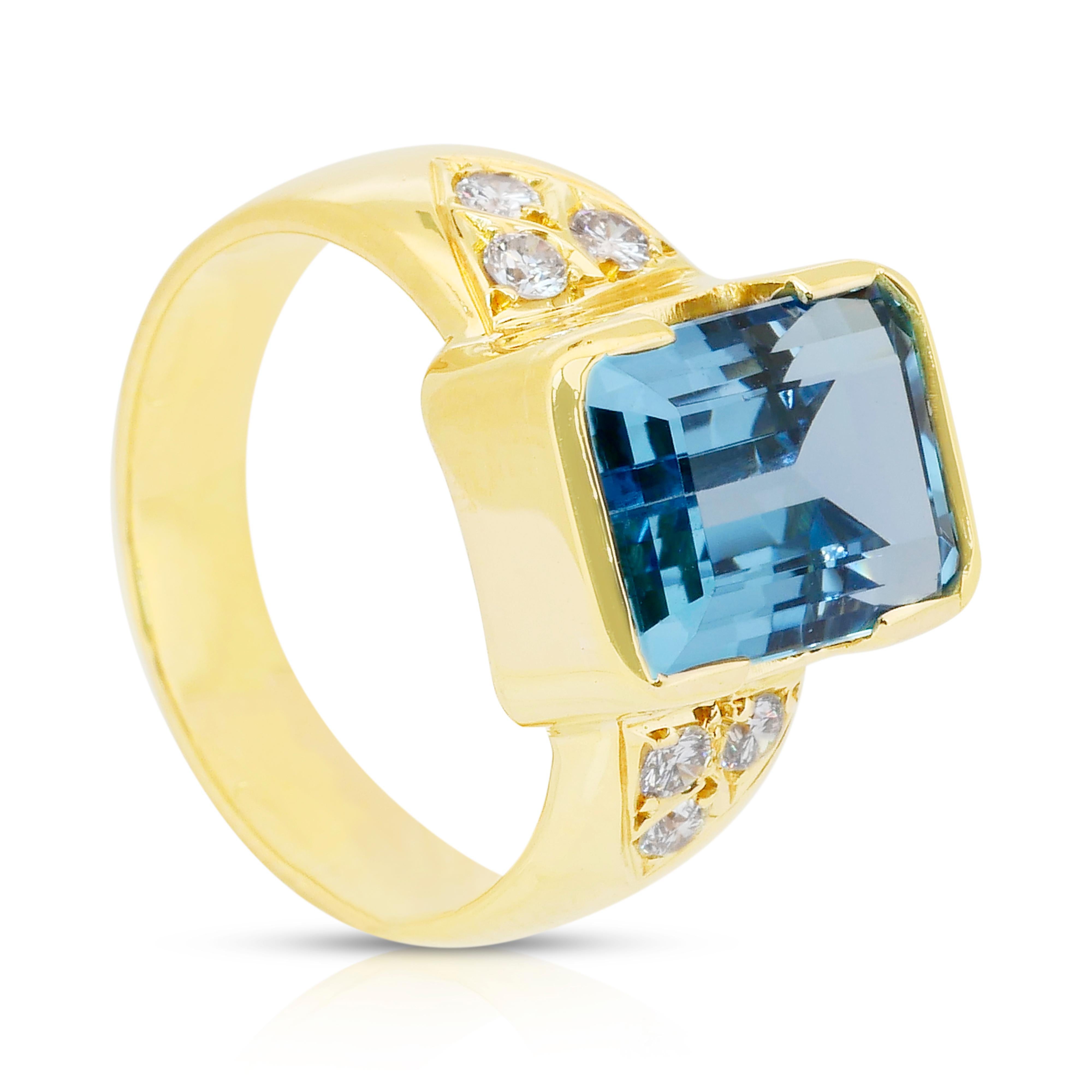 Bague cocktail en or jaune 18k avec aigue-marine et diamants de 6,42ct en vente 3