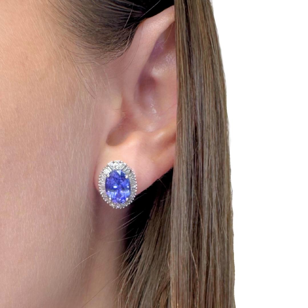 Alluring 6.54ct Tanzanites and Diamonds Stud Earrings in 18k White Gold - IGI Certified

Add a pop of color with these captivating 18K white gold earrings, starring two vivid oval-shaped tanzanites totaling 4.81ct in mesmerizing violetish blue.
