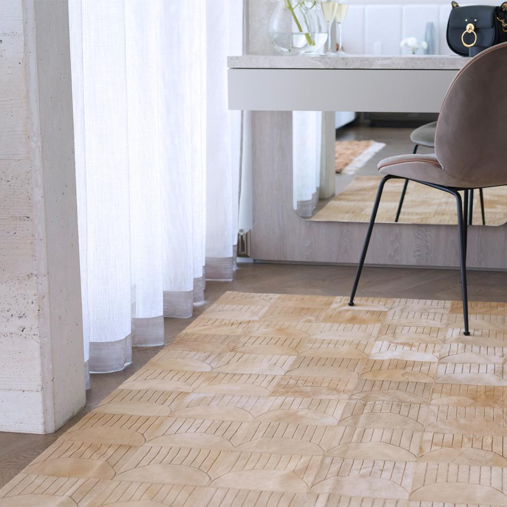 Alluring Customizable Sol Biscotti Cowhide Runner X-Large In New Condition For Sale In Charlotte, NC