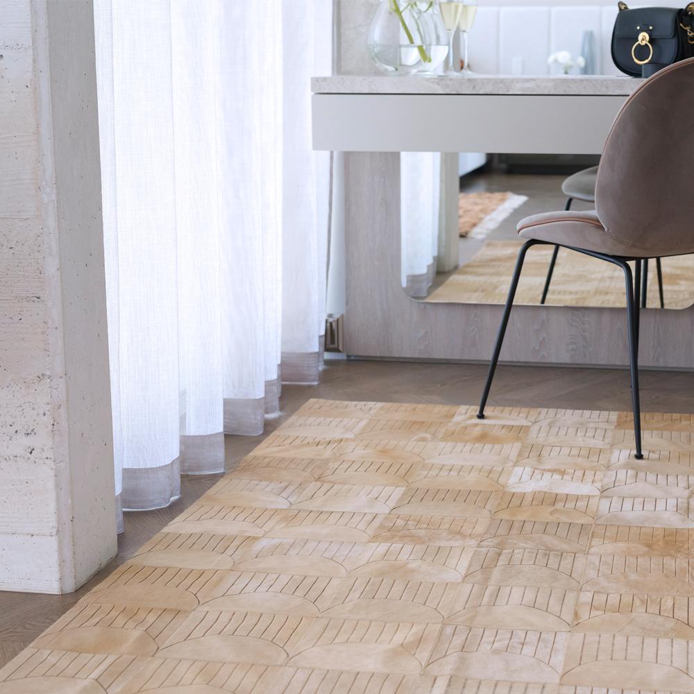  Superbe tapis de couloir personnalisable Sol Biscotti en cuir de vache X-Large Neuf - En vente à Charlotte, NC