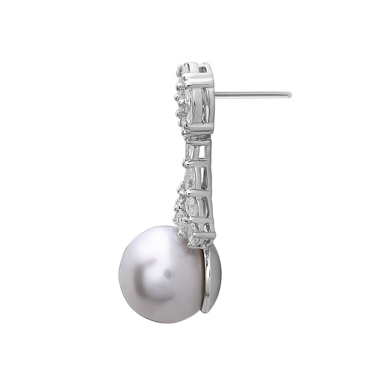 Alluring Diamond Earrings With South Sea Pearl Made In 18k White Gold In New Condition For Sale In New York, NY