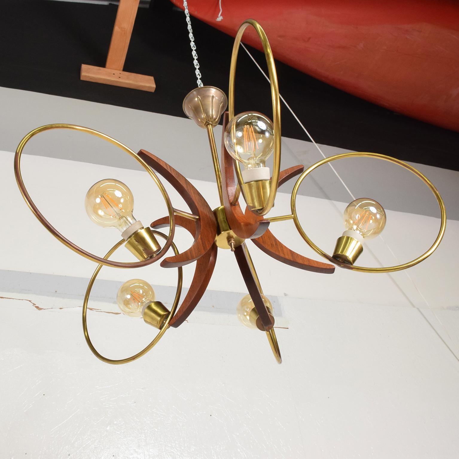 1960s Alluring Five Ring Sculptural Chandelier Brass and Mahogany Mexico City For Sale 2