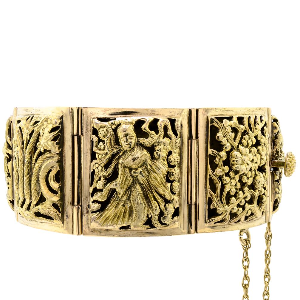 Alluring Midcentury 14 Karat Yellow Gold Chinoiserie Bracelet In Good Condition For Sale In Lombard, IL