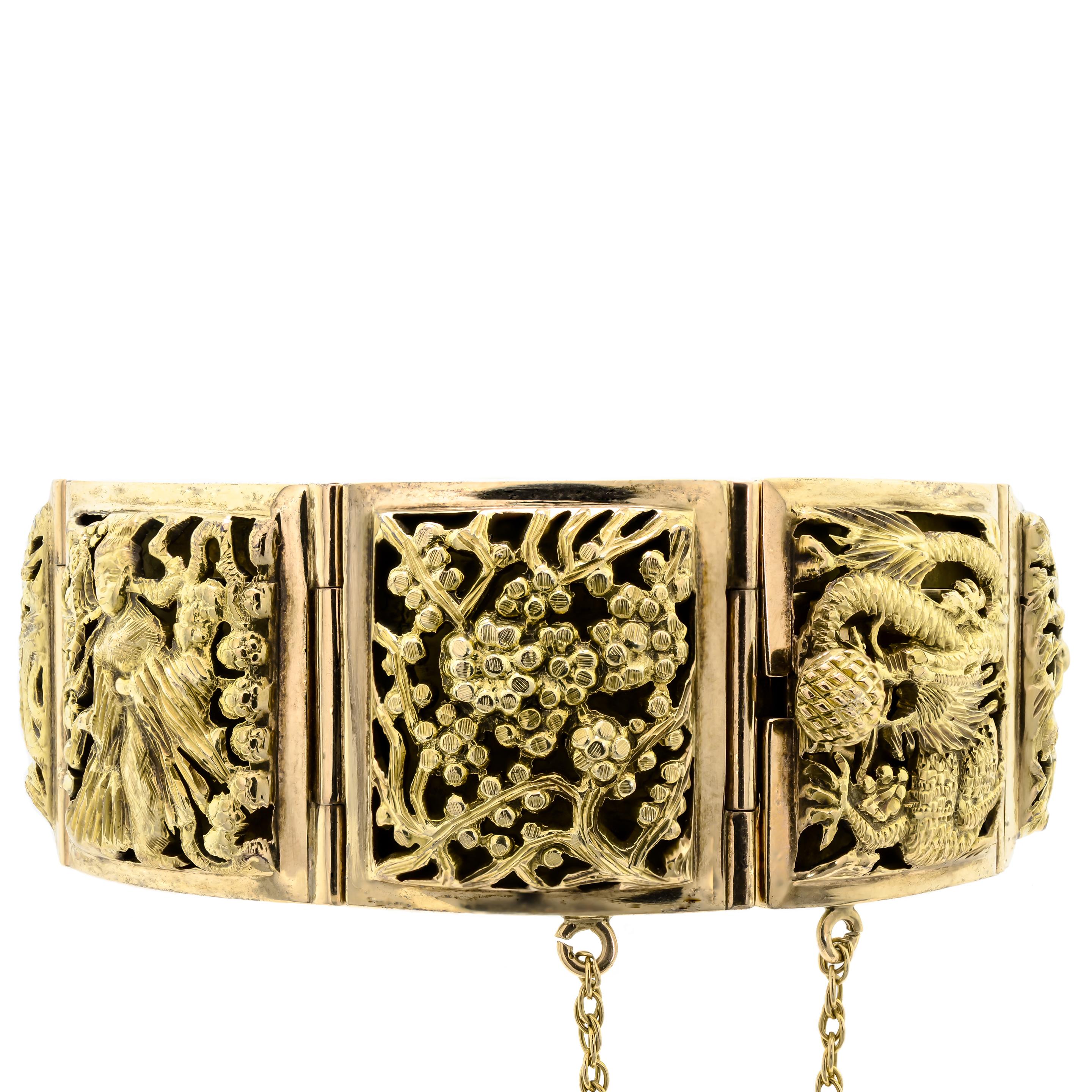 Women's Alluring Midcentury 14 Karat Yellow Gold Chinoiserie Bracelet For Sale