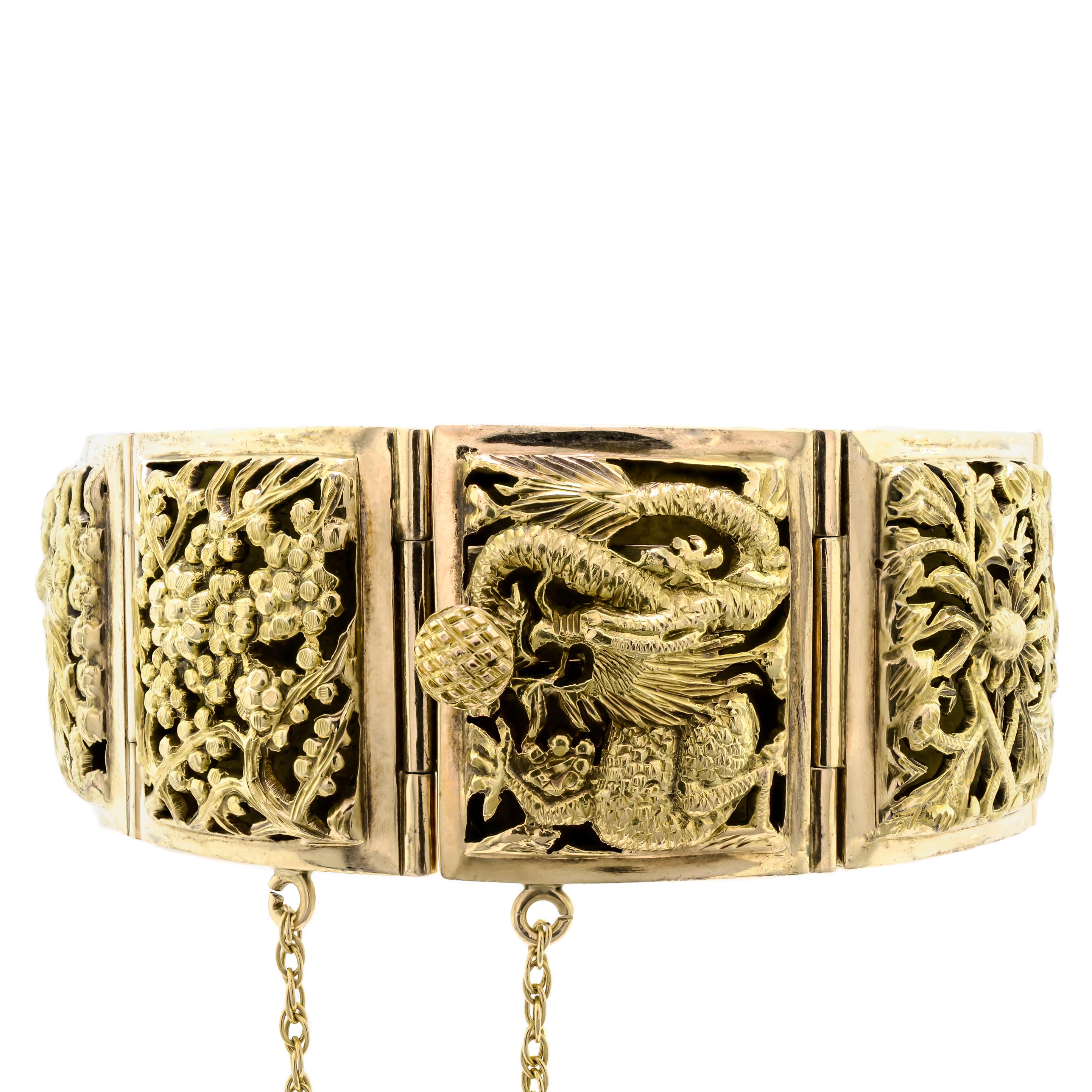 Alluring Midcentury 14 Karat Yellow Gold Chinoiserie Bracelet For Sale 1