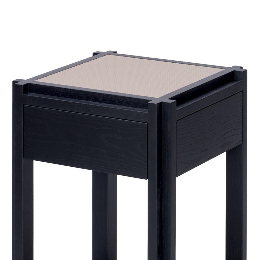 Side table ally with structure in solid wenge wood in black
matte finish. With genuine leather top and with bottom top with 
enlaced genuine leather. Side table with 1 drawer.