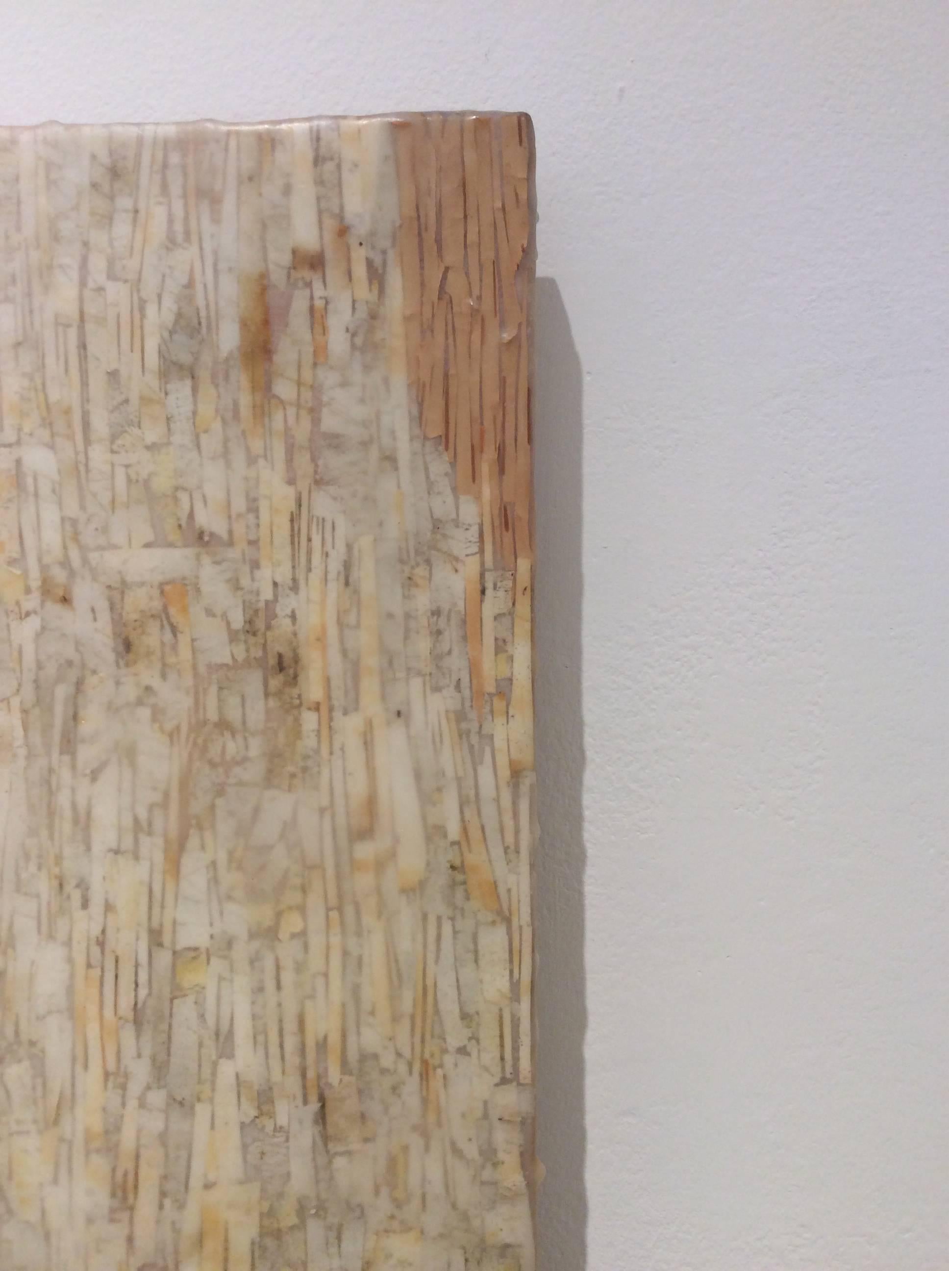Maison d'arbres à motif abstrait avec écorce de bouleau sur panneau de bois - Beige Abstract Painting par Allyson Levy