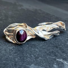 Alma al Viento Ring in 950 Silver and Star Ruby by Macarena Ravioly