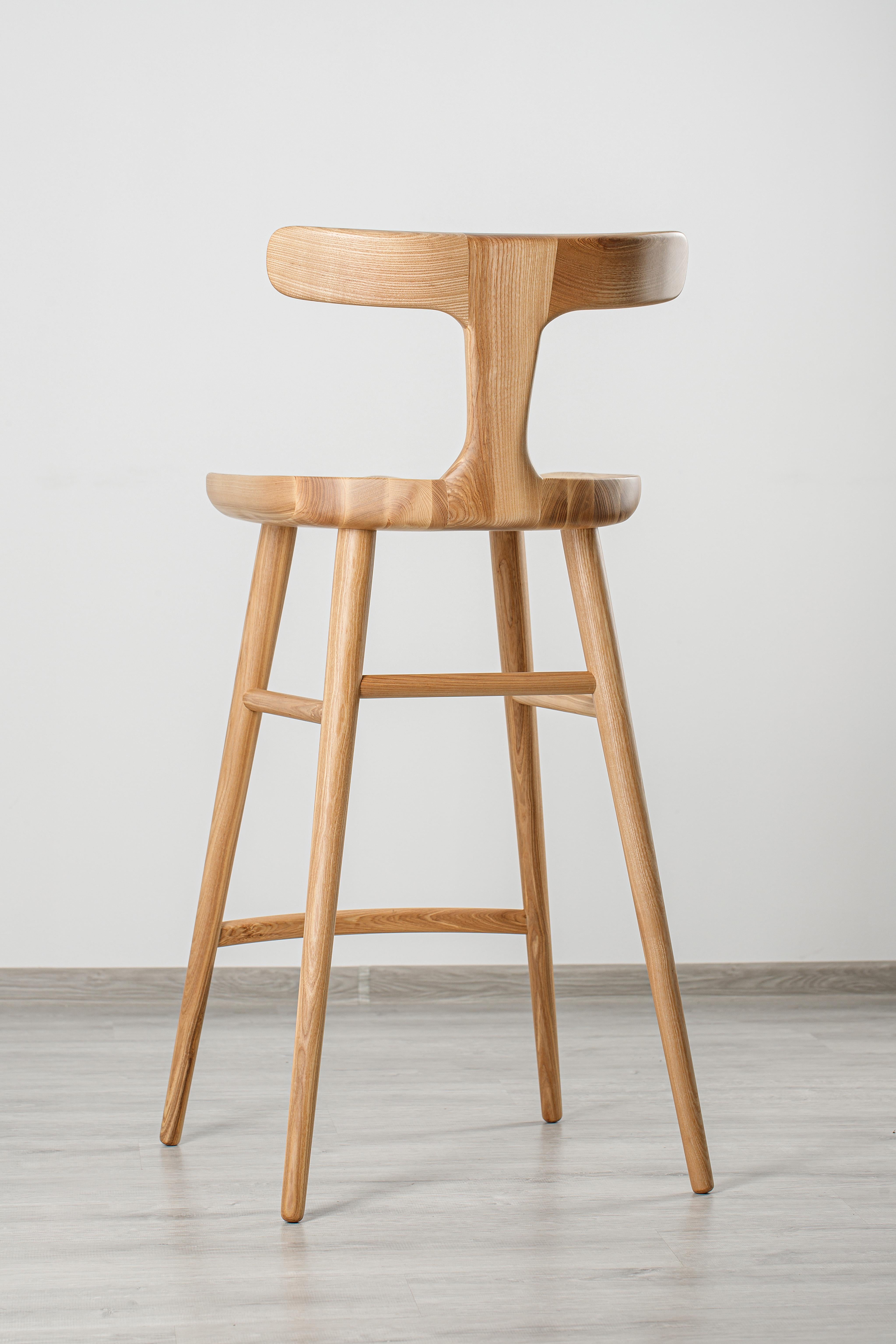 Anvil Ash Massivholz Bar Stühle mit Rückenlehne (Moderne der Mitte des Jahrhunderts) im Angebot