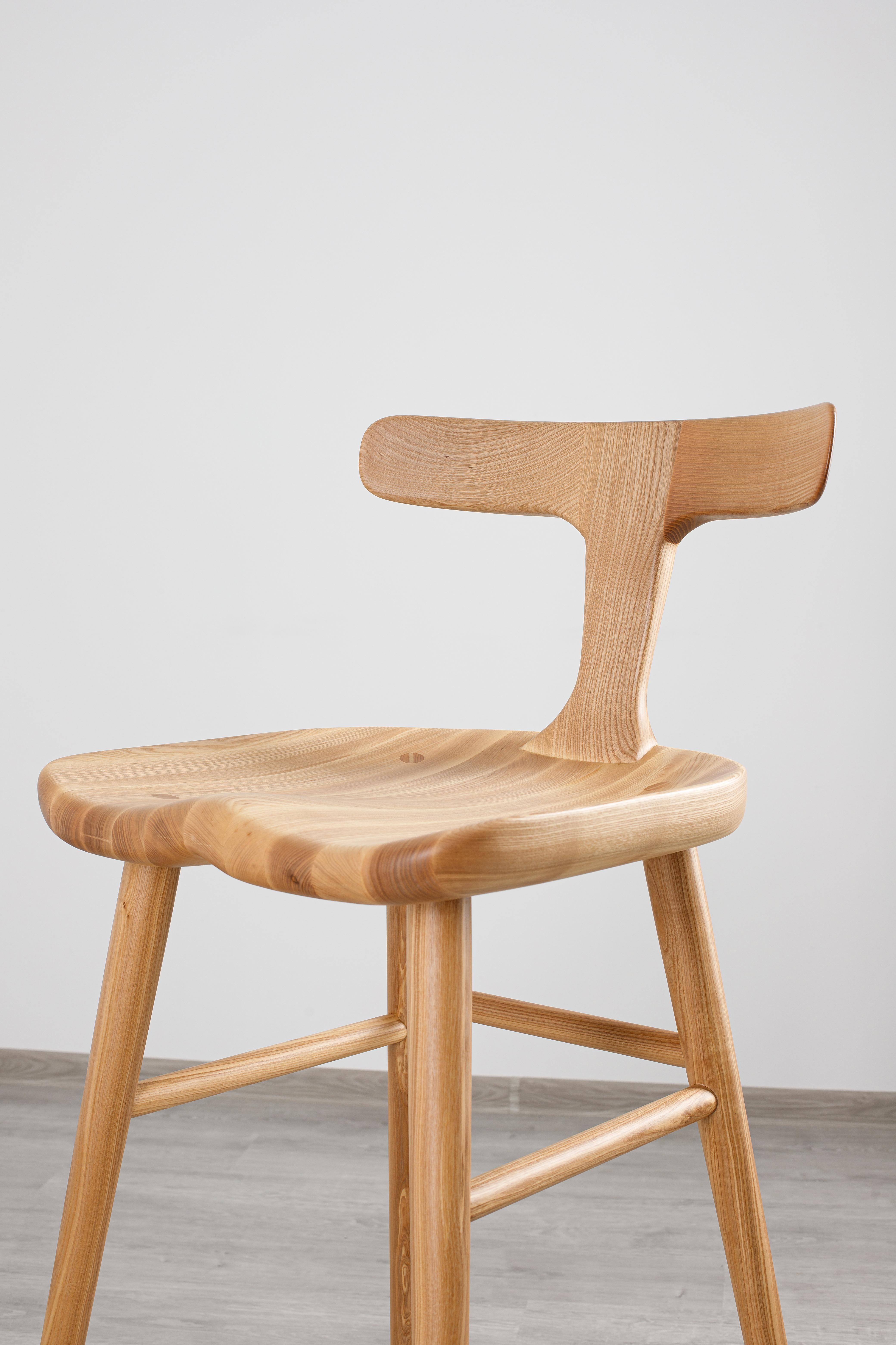 Anvil Ash Massivholz Bar Stühle mit Rückenlehne (Moldauisch) im Angebot