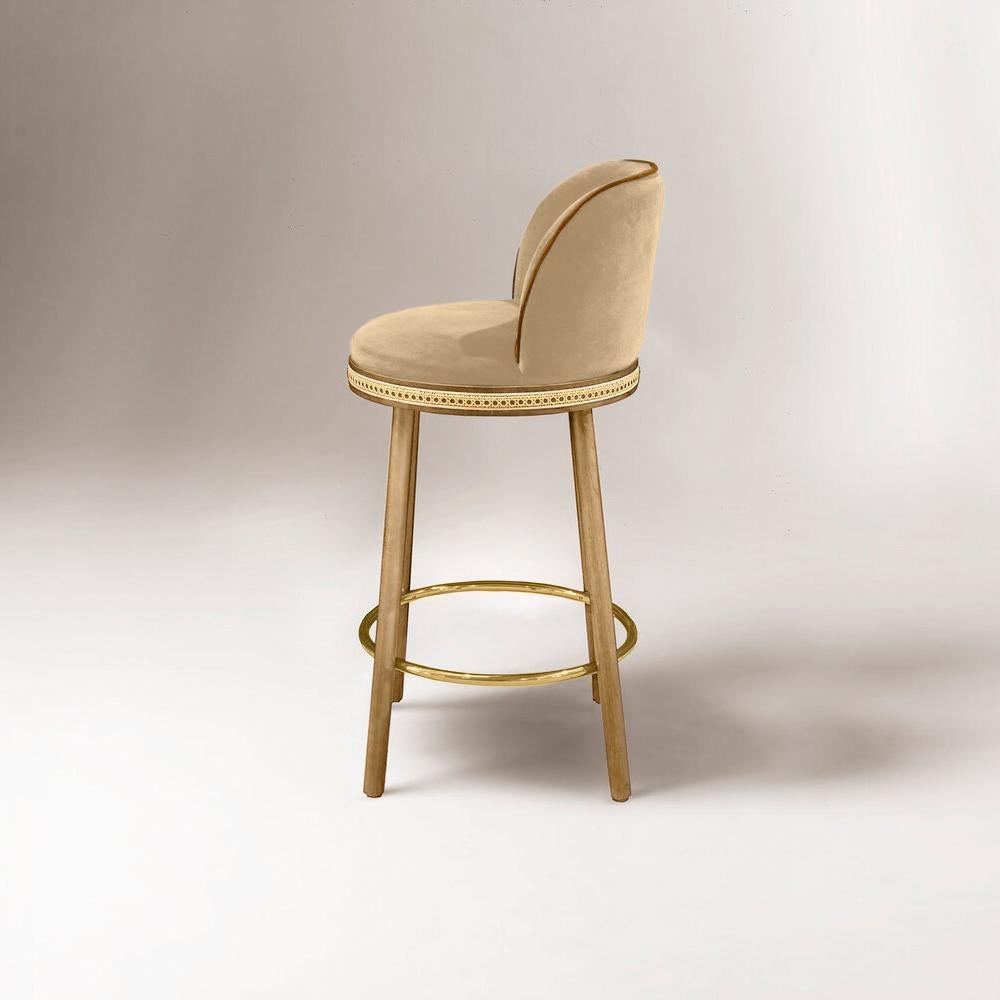 Alma counter & bar stool. As any admirer would experience gazing at its muse, it is impossible not to feel enchanted and almost hypnotized by the refined, sensual lines and the delightfully charming soul of Alma Bar Stool. In a piece that combines