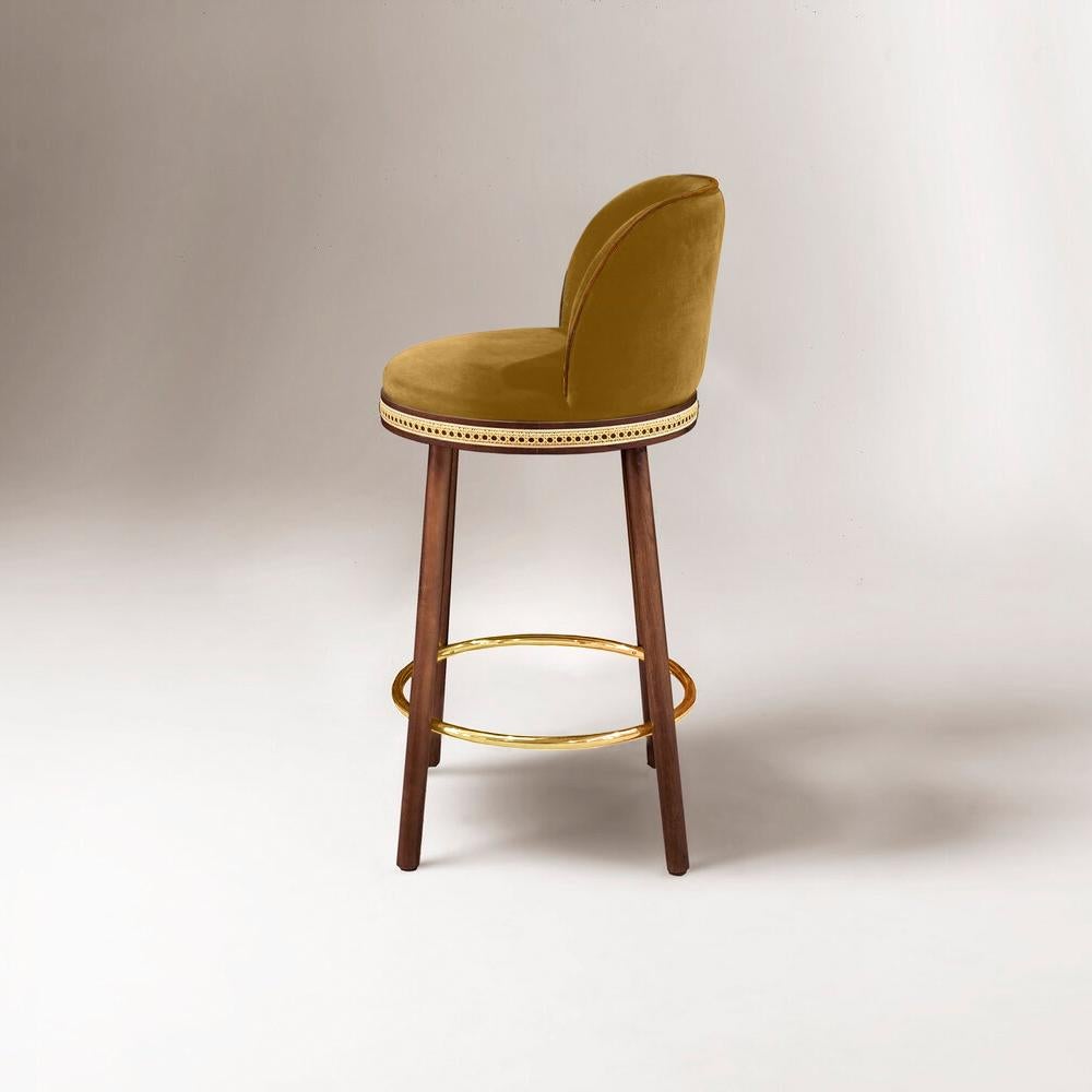 Alma counter & bar stool. As any admirer would experience gazing at its muse, it is impossible not to feel enchanted and almost hypnotized by the refined, sensual lines and the delightfully charming soul of Alma Bar Stool. In a piece that combines