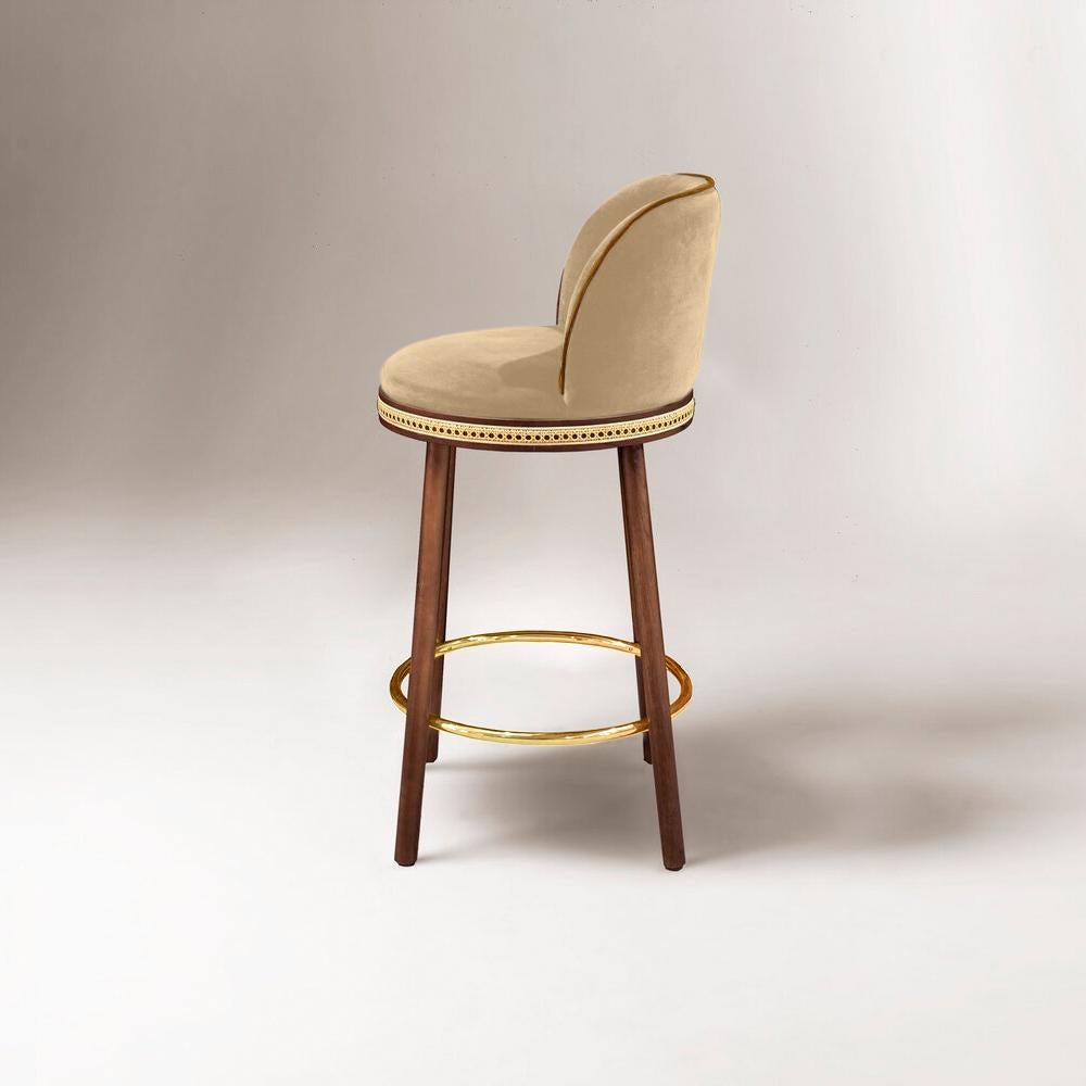 Alma counter & bar stool. As any admirer would experience gazing at its muse, it is impossible not to feel enchanted and almost hypnotized by the refined, sensual lines and the delightfully charming soul of Alma Bar Stool. In a piece that combines