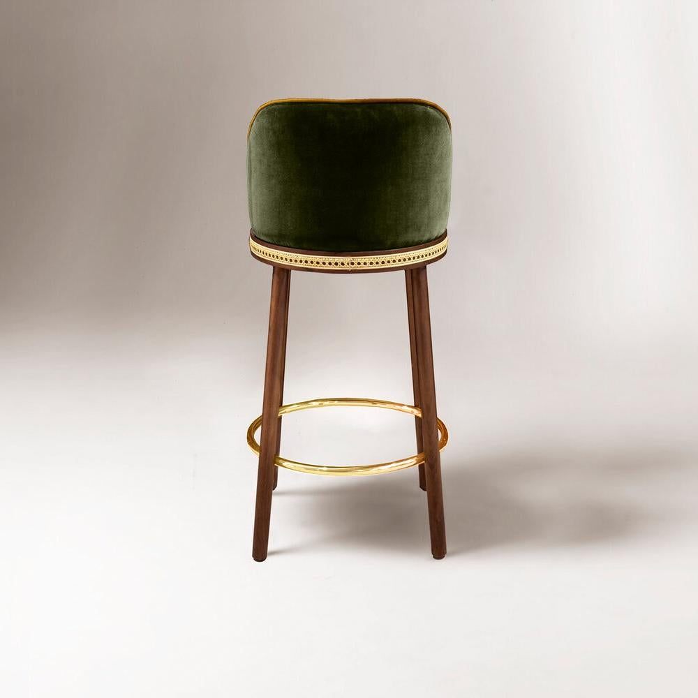Alma Barhocker, Nussbaumholz/ Poliertes Messing/Kiwi (Moderne) im Angebot