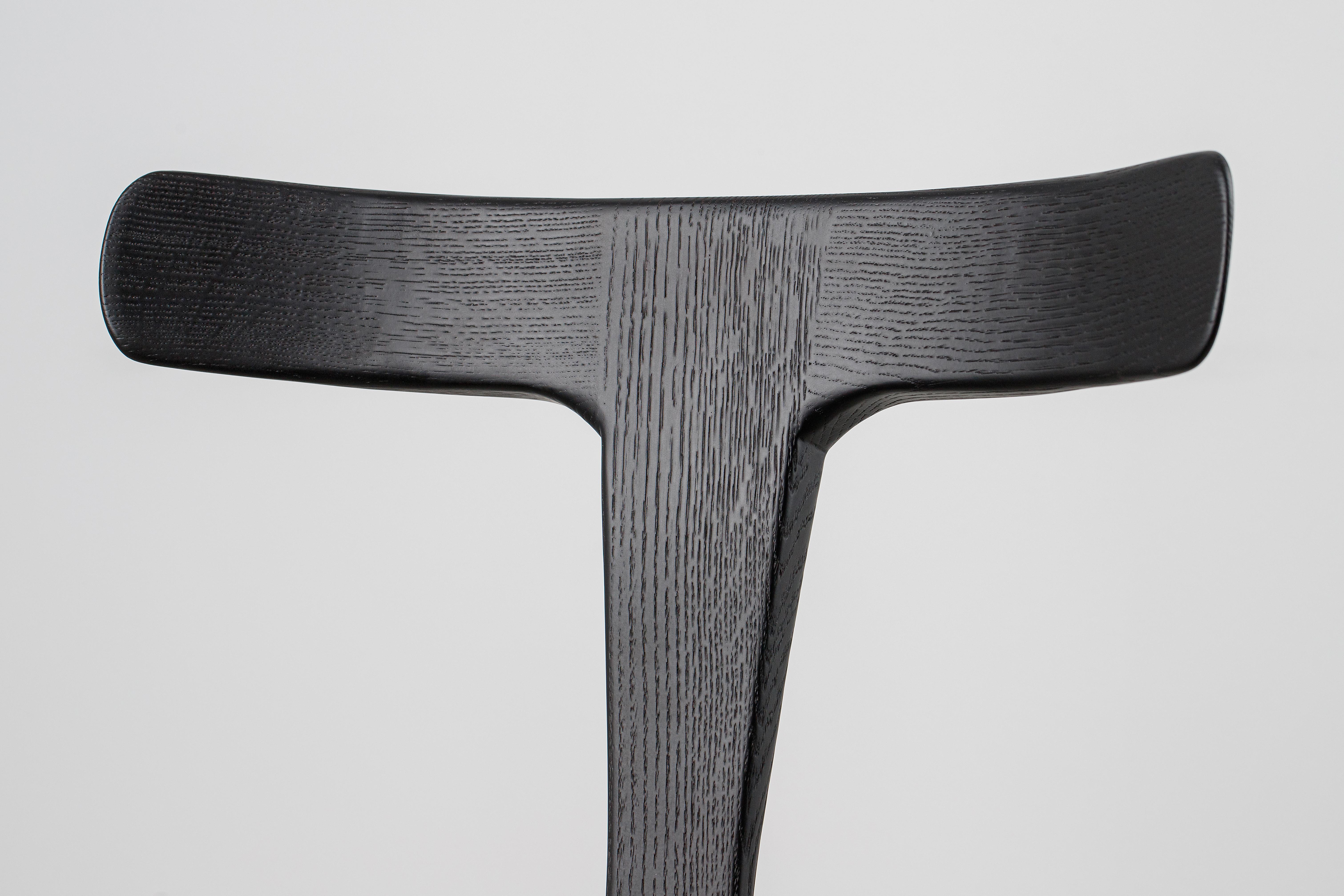 Moldave Chaises de bar Anvil en bois massif noir avec dossier en vente