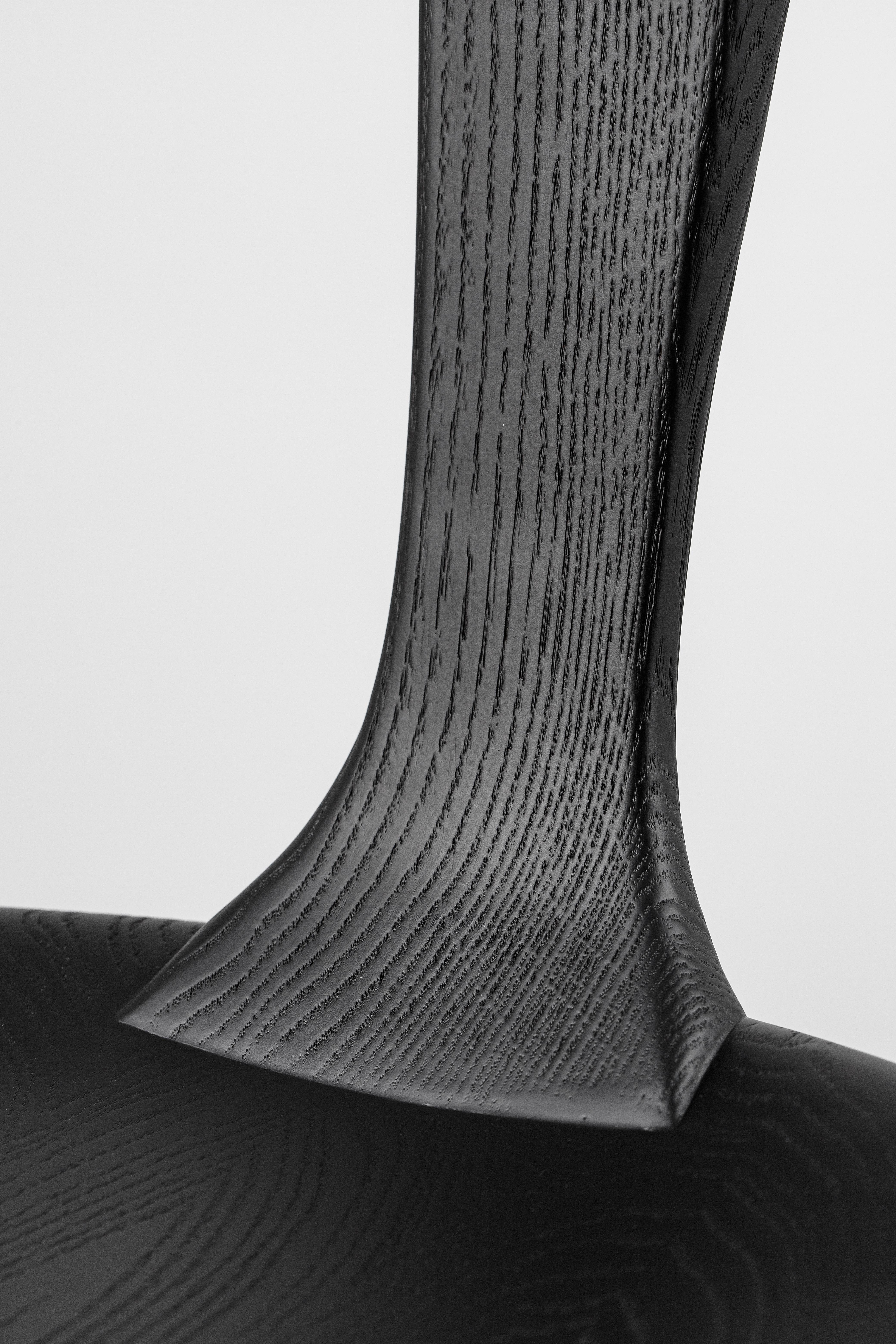 XXIe siècle et contemporain Chaises de bar Anvil en bois massif noir avec dossier en vente