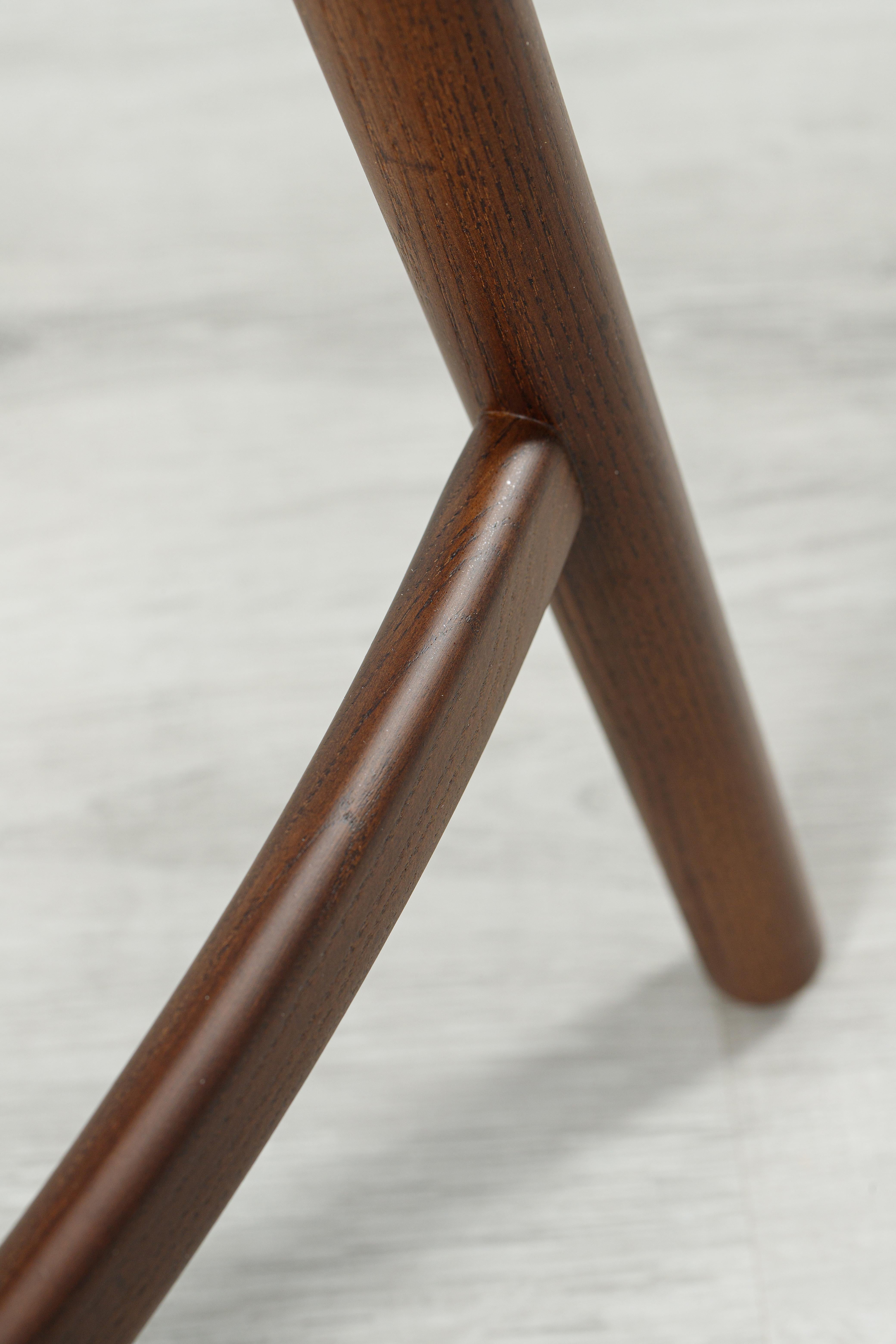 Alma Brown Counter Esche Massivholz Hocker im Angebot 8
