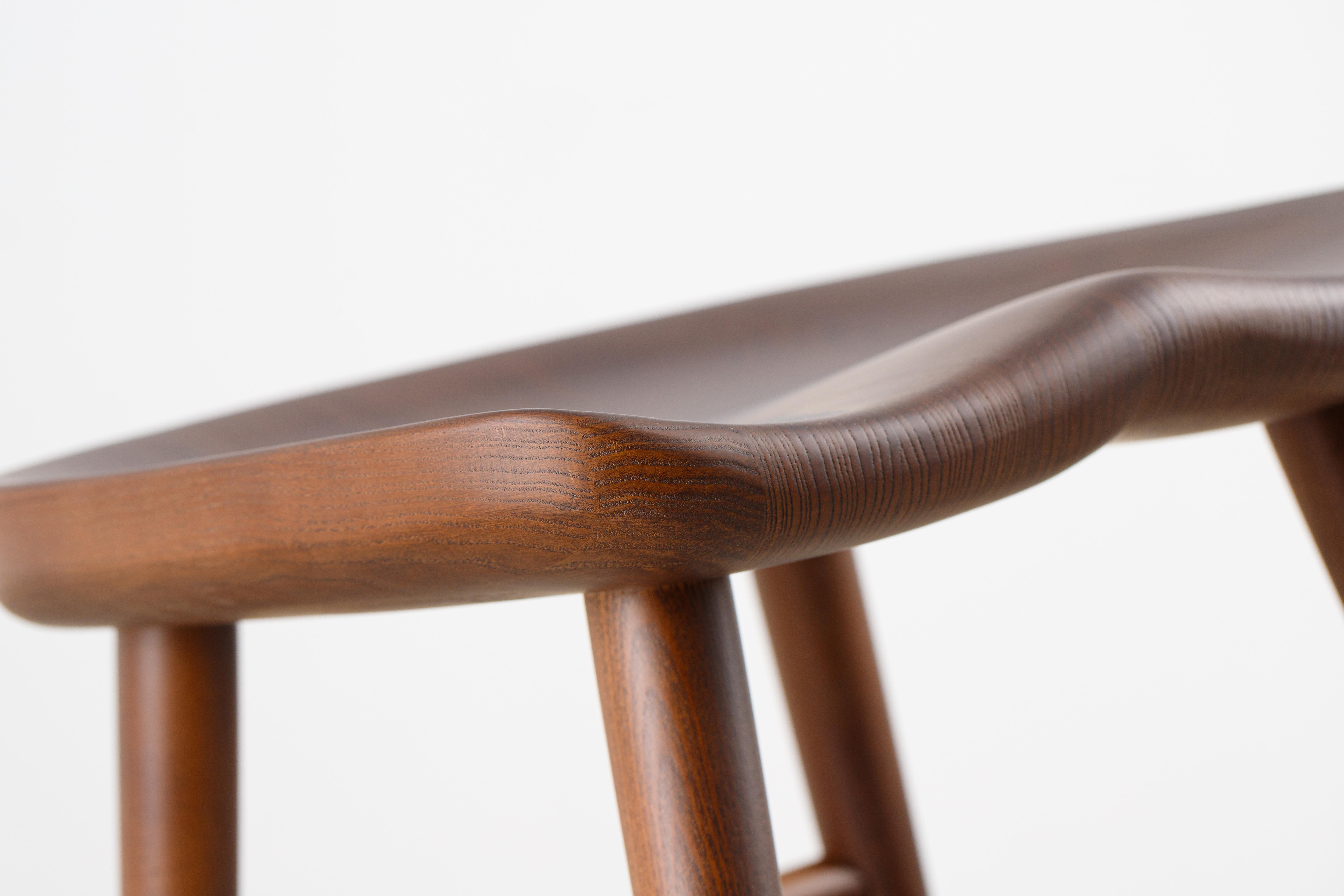 Alma Brown Counter Esche Massivholz Hocker im Angebot 2
