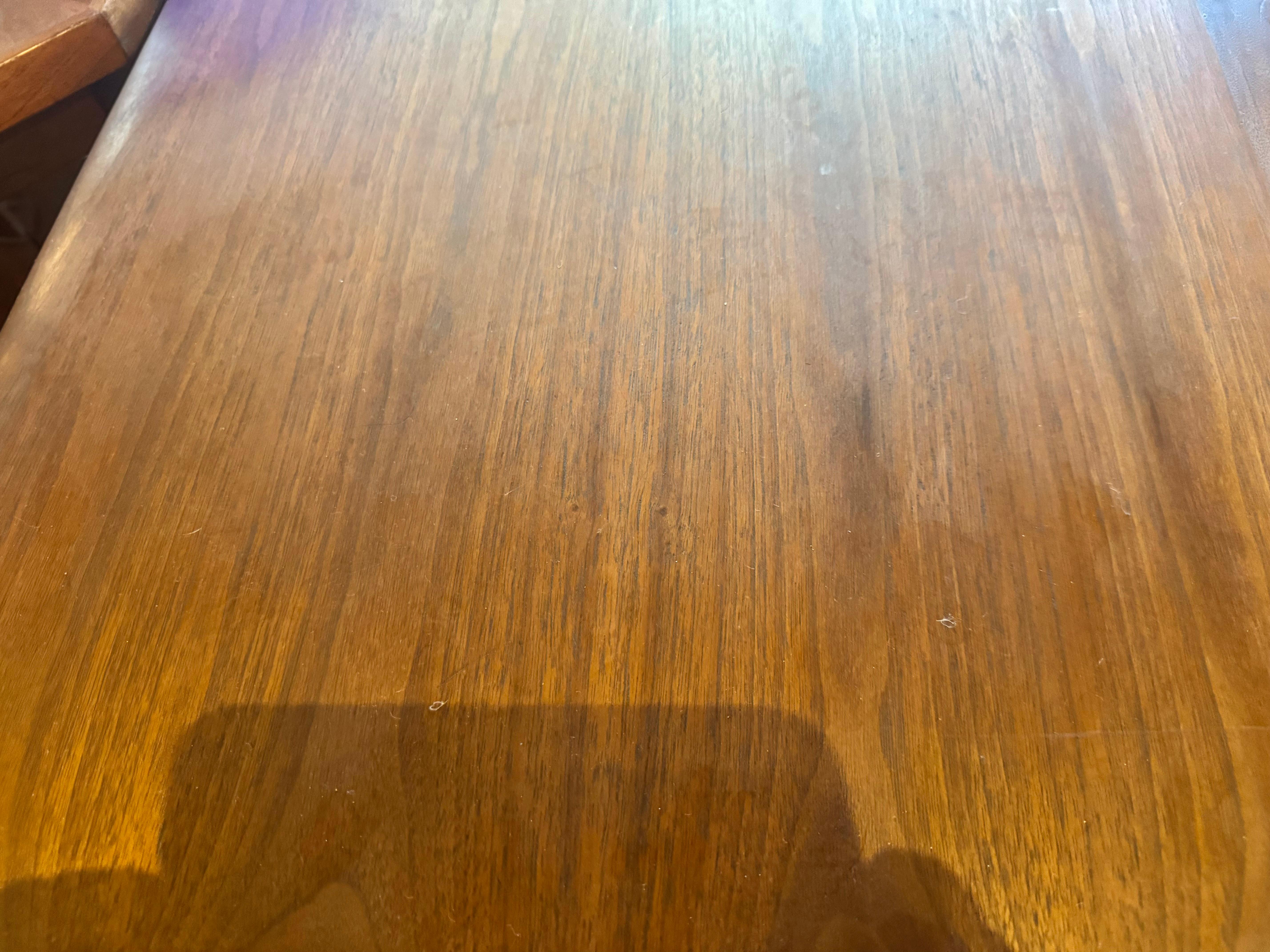 Alma Castilian Line Credenza in legno di noce del Medioevo in vendita 2