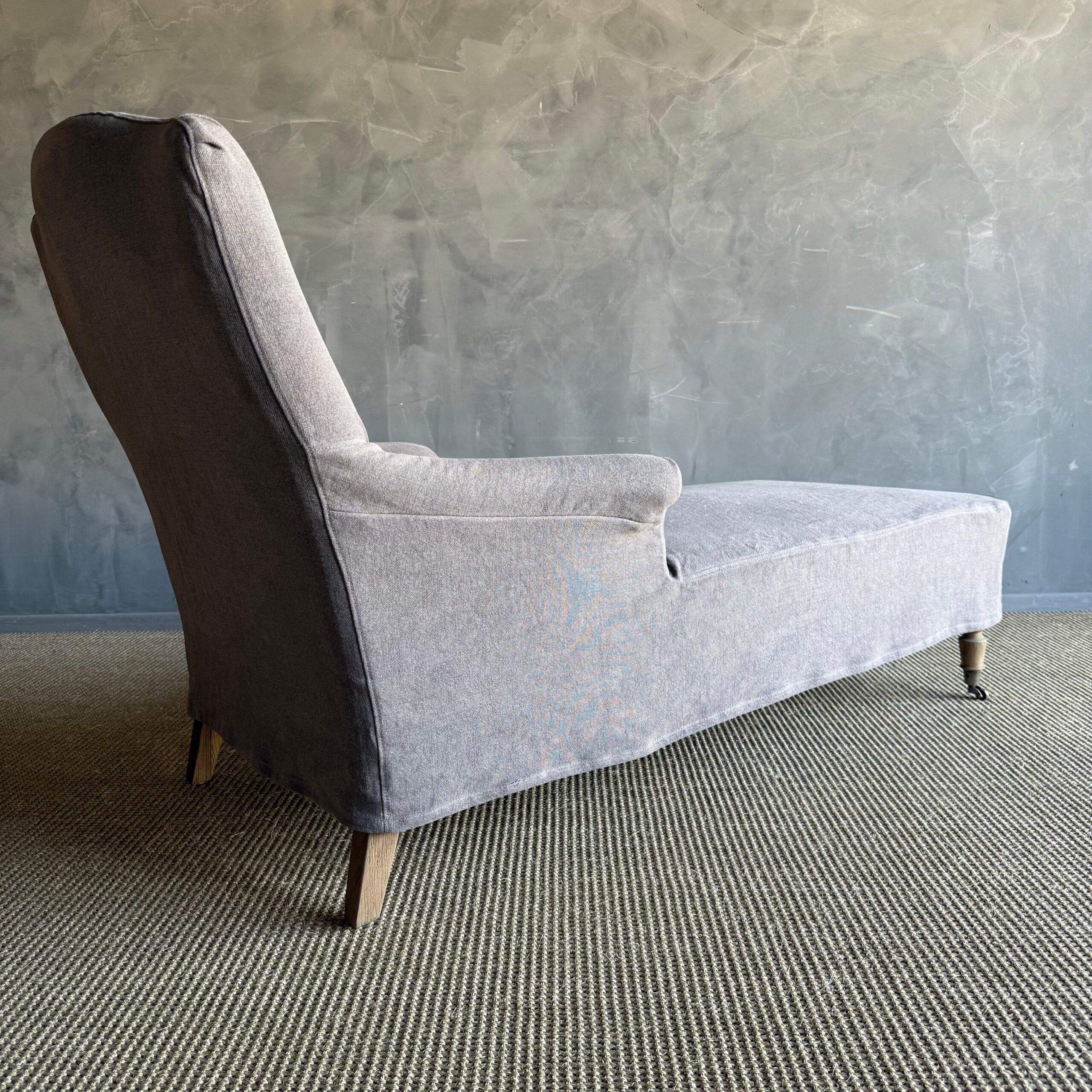 Lin Chaise longue Alma recouverte de lin lavé à la pierre en vente