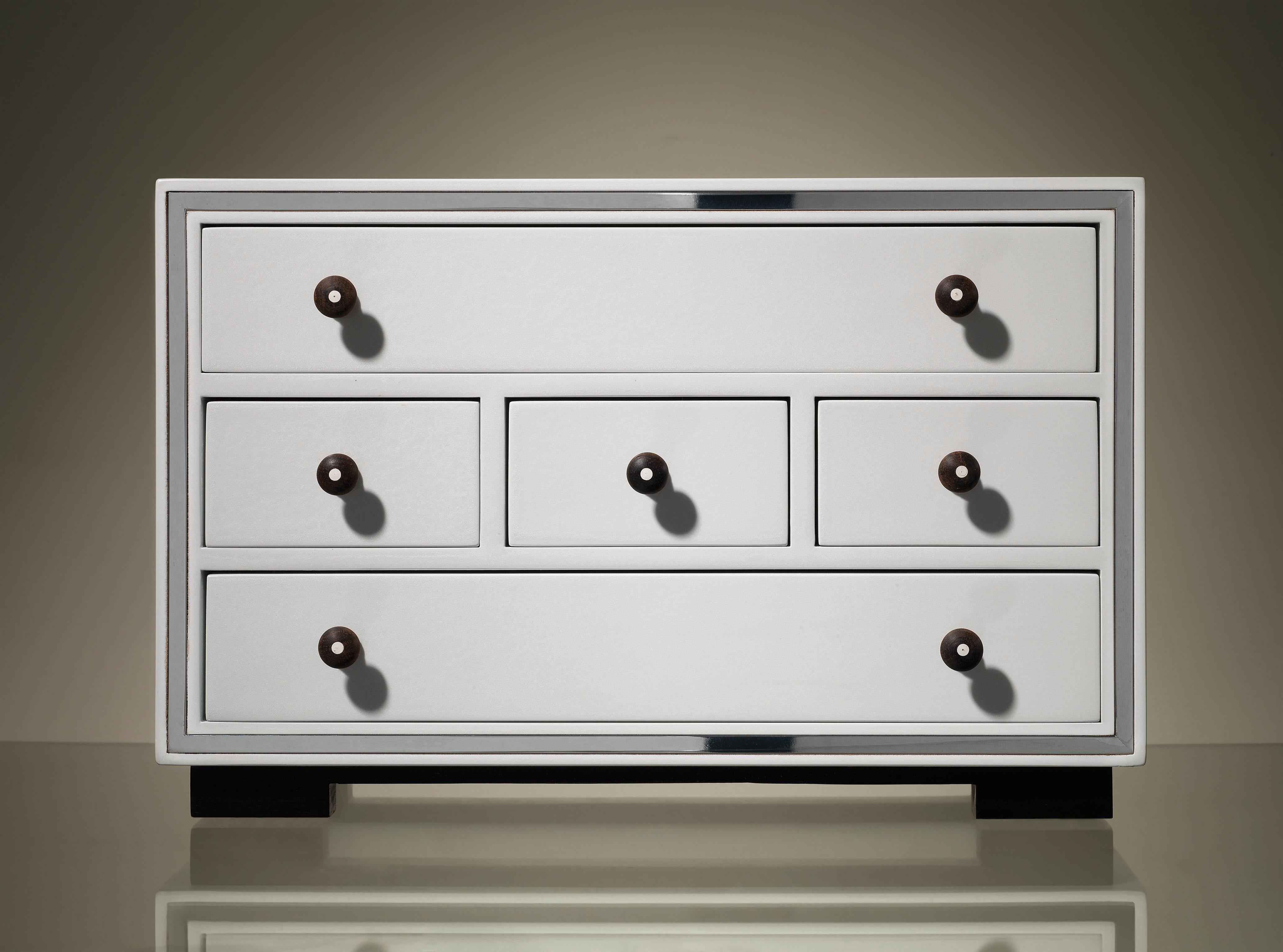 Chest of drawers in pearl lacquer with chromium metal trim, drawers lined inside (Lelievre upholstery), base and knobs in ebony

Bespoke / customizable
Identical shapes with different sizes and finishing’s.
All RAL colors available. (Mate / half