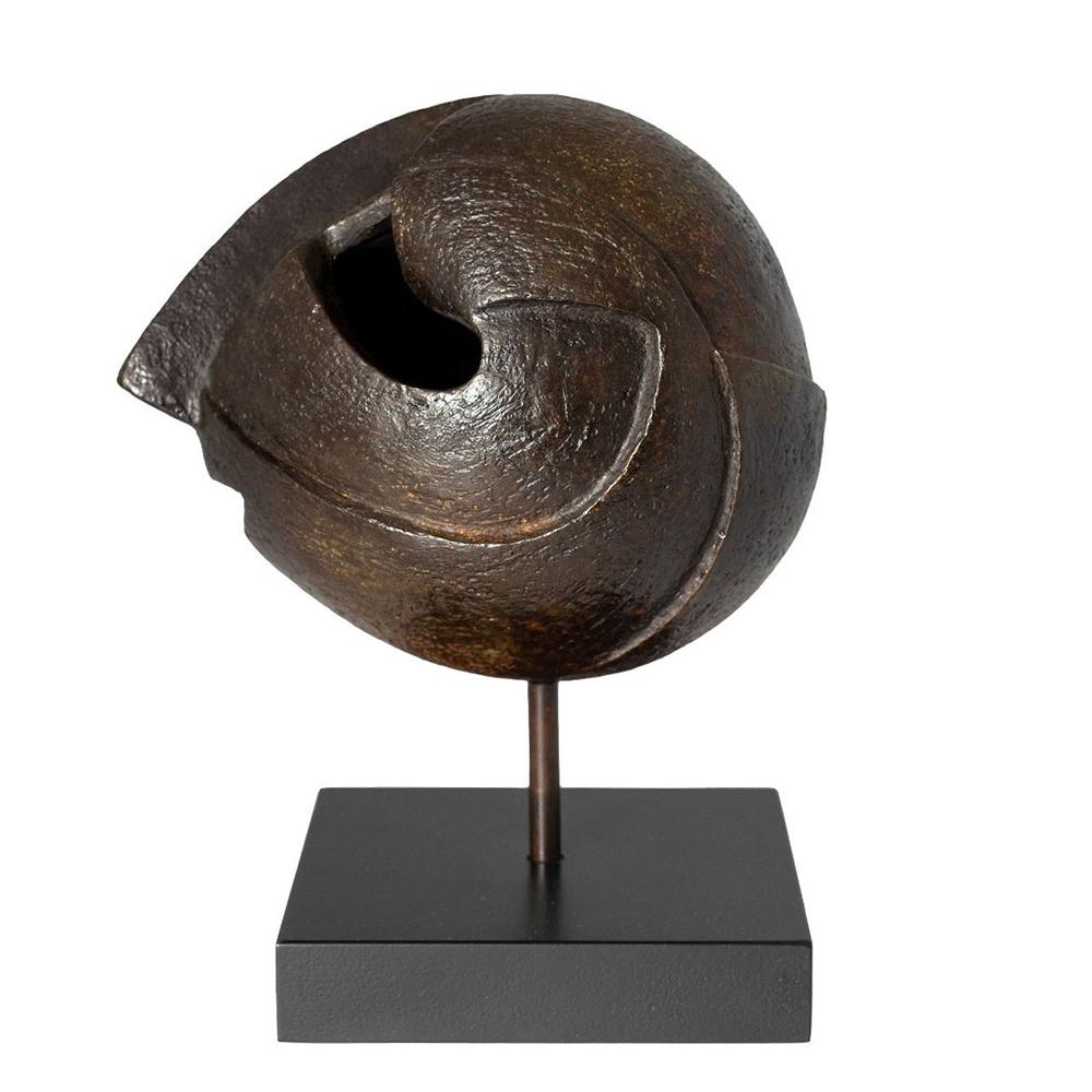Scultura Alma Head Bronzo tutto in massello
bronzo con finitura marrone. Su base con ferro da stiro
e base in legno nero.
Dimensioni della base: L15xP15H3cm.