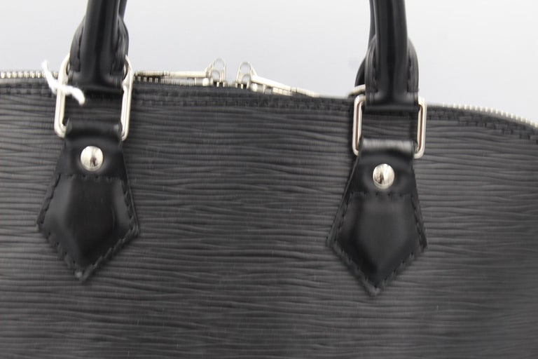 Women's Alma Louis Vuitton Bag in Black Epi Leather For Sale