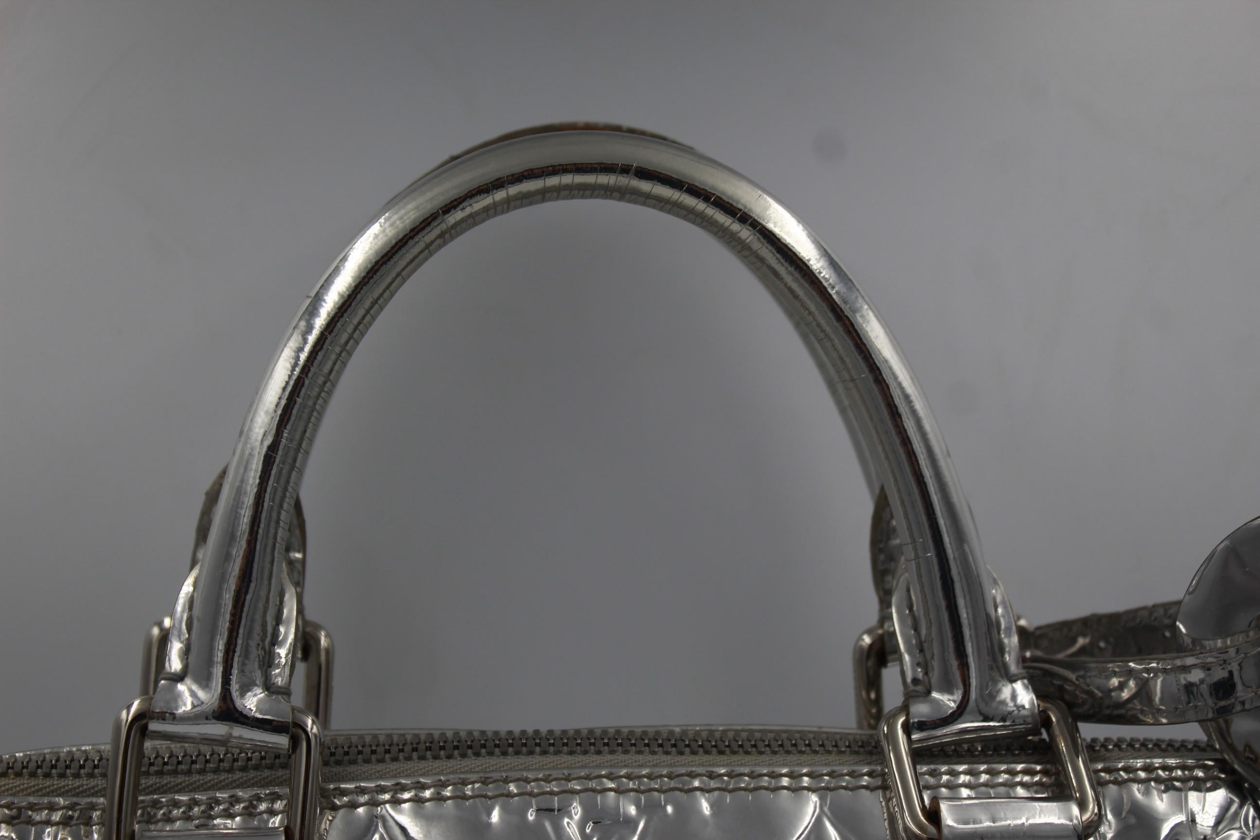 Alma Louis Vuitton XL Bag in Silver Miroir Leather In Good Condition For Sale In Paris, FR