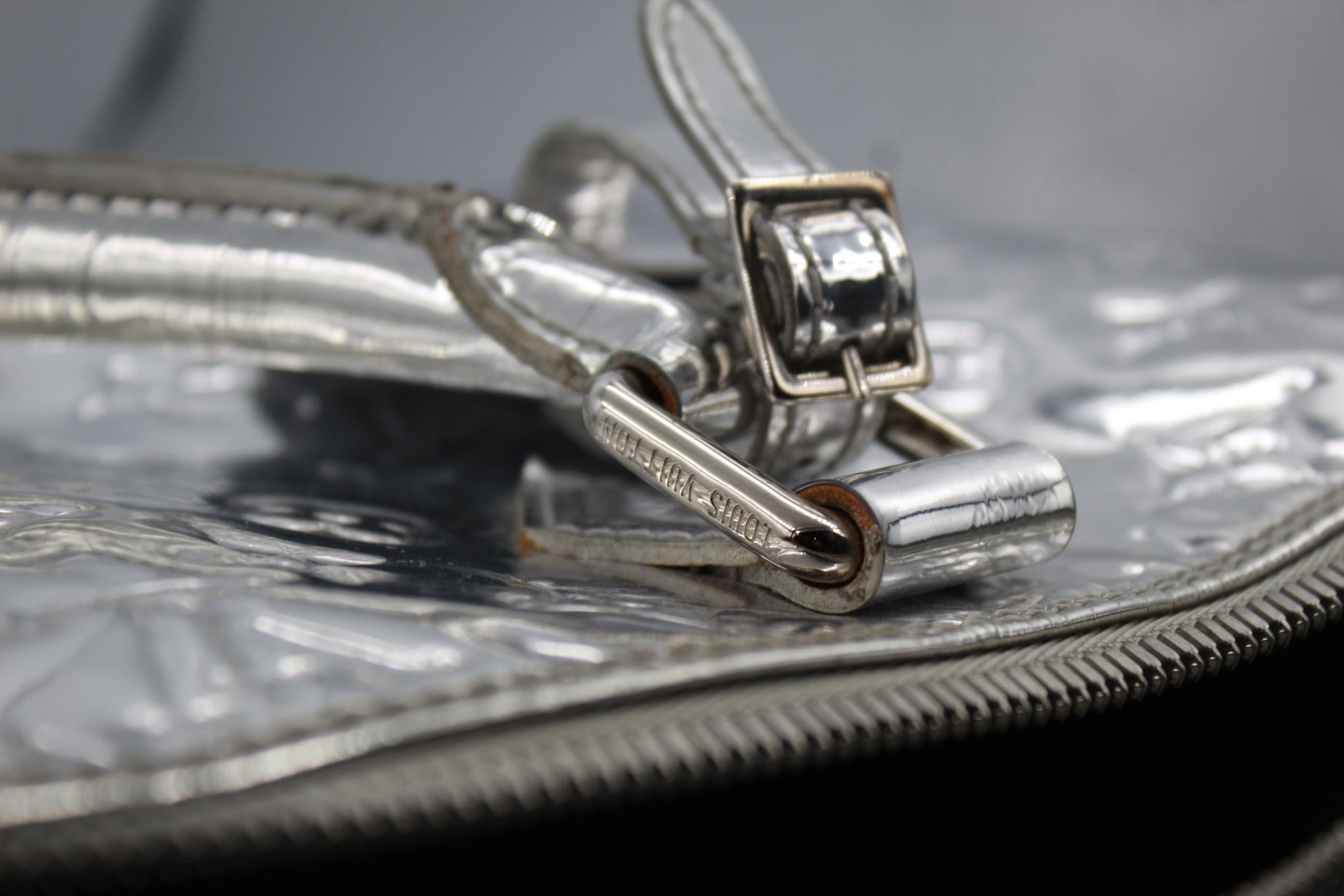 Alma Louis Vuitton XL Bag in Silver Miroir Leather For Sale 5