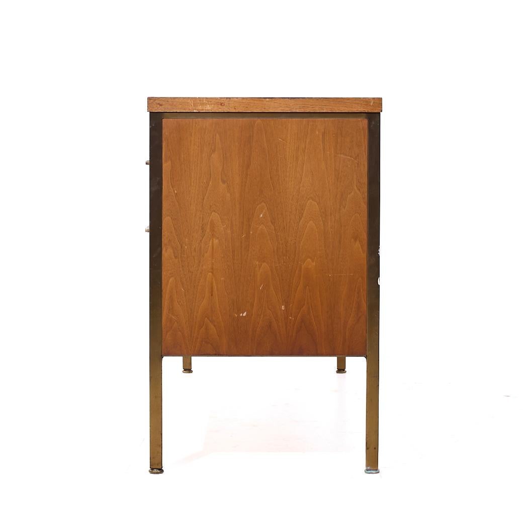 Fine XX secolo Alma Credenza di metà secolo in ottone e noce in vendita