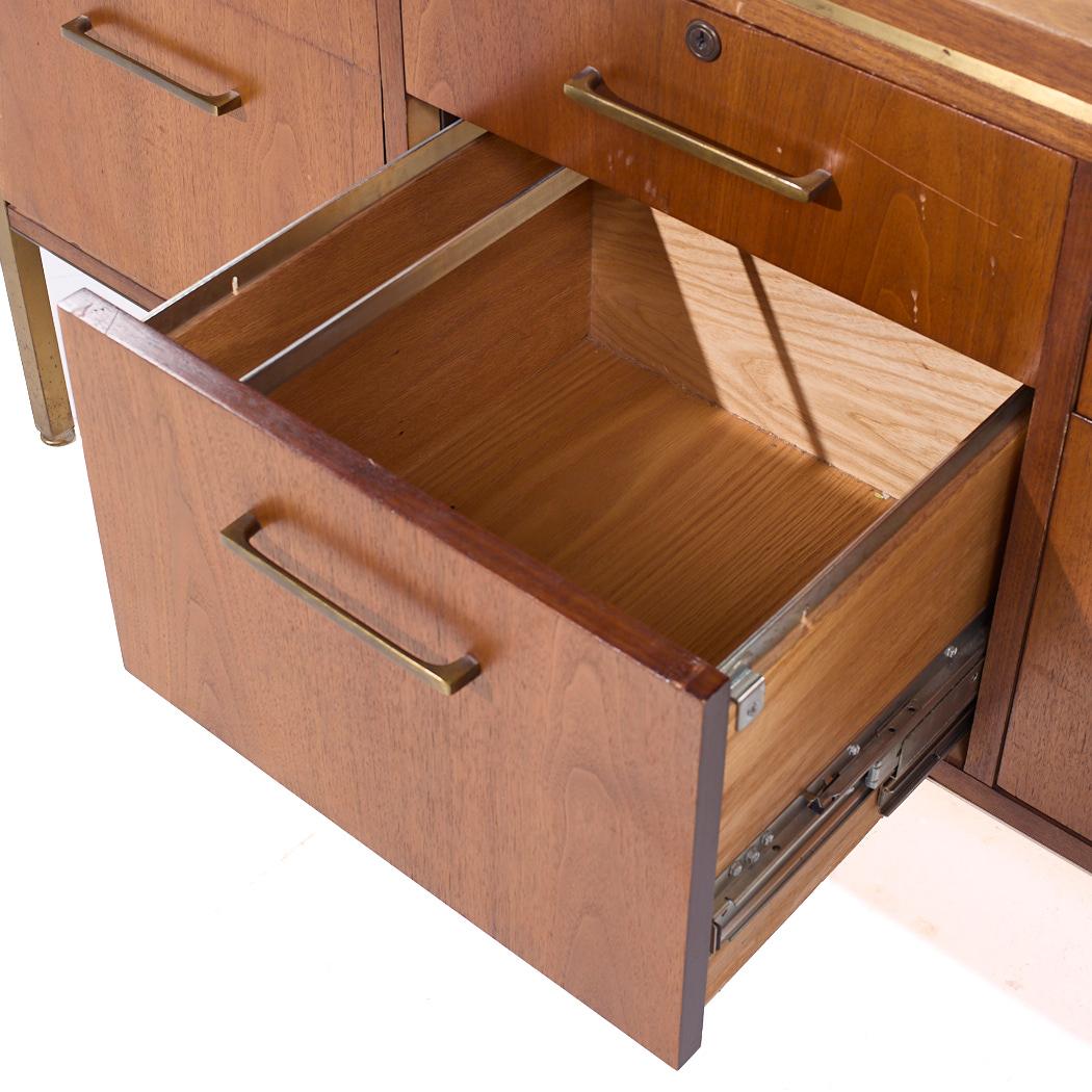 Alma Credenza di metà secolo in ottone e noce in vendita 2