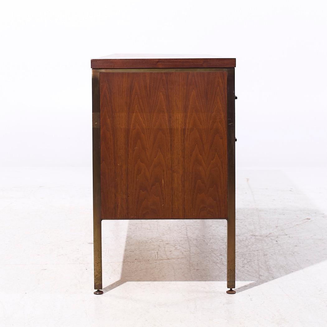 Americano Alma Credenza di metà secolo in noce e ottone in vendita