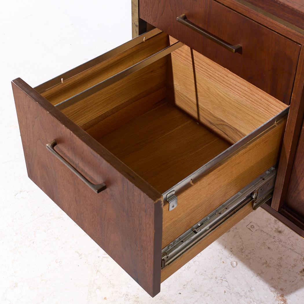 Alma Credenza di metà secolo in noce e ottone in vendita 2