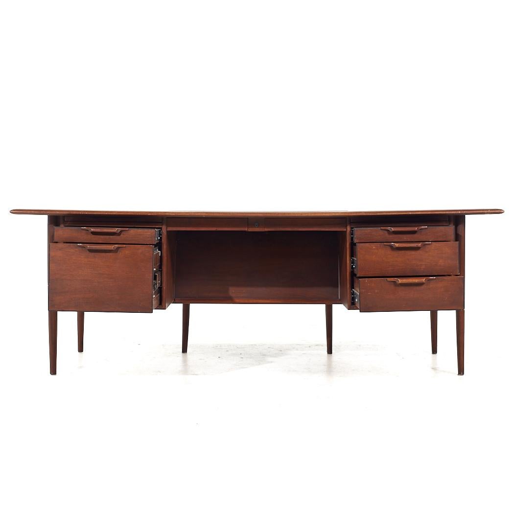 Alma Mid Century Walnut and Leather Executive Desk For Sale 3