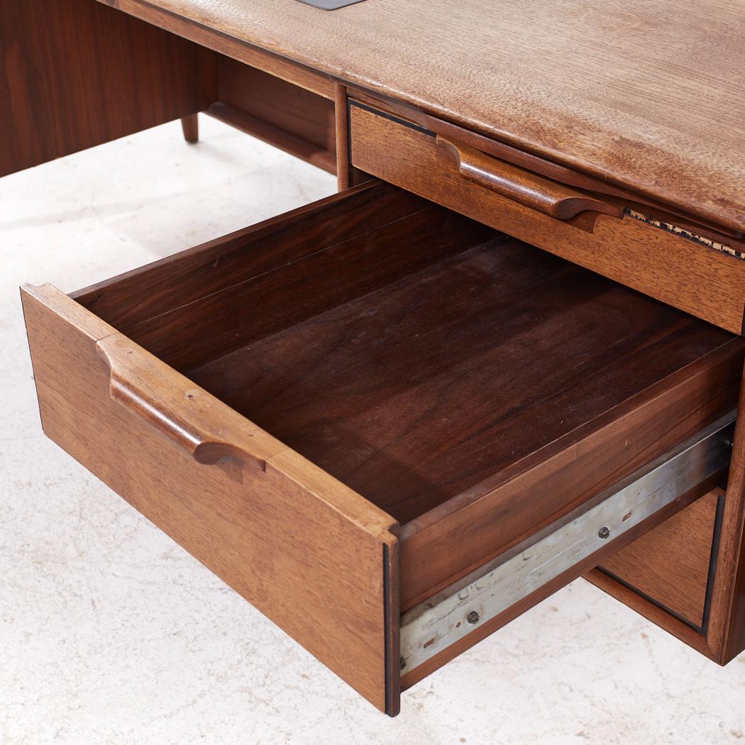 Alma Mid Century Walnut and Leather Executive Desk For Sale 4