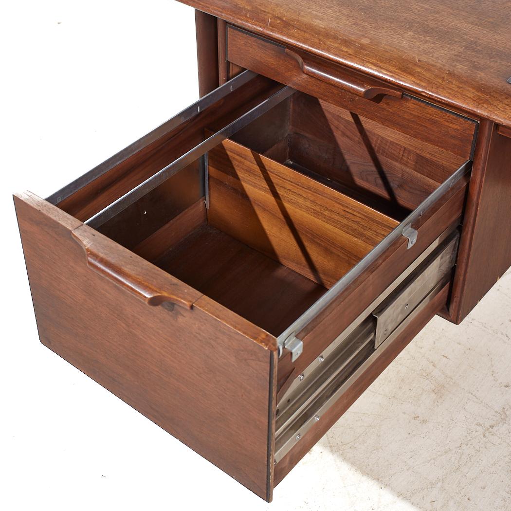 Alma Mid Century Walnut and Leather Executive Desk For Sale 4