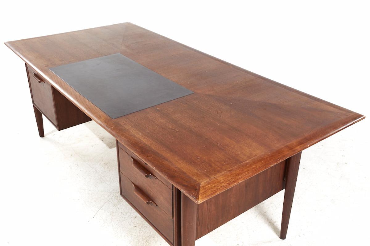 Late 20th Century Alma Mid Century Walnut and Leather Executive Desk For Sale