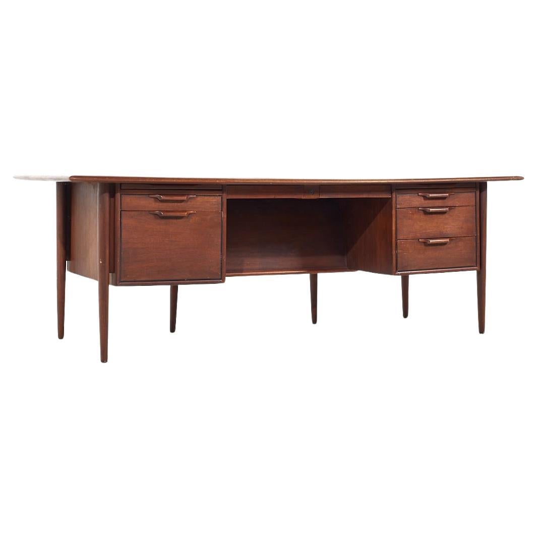 Bureau de direction en noyer et cuir Alma Mid Century