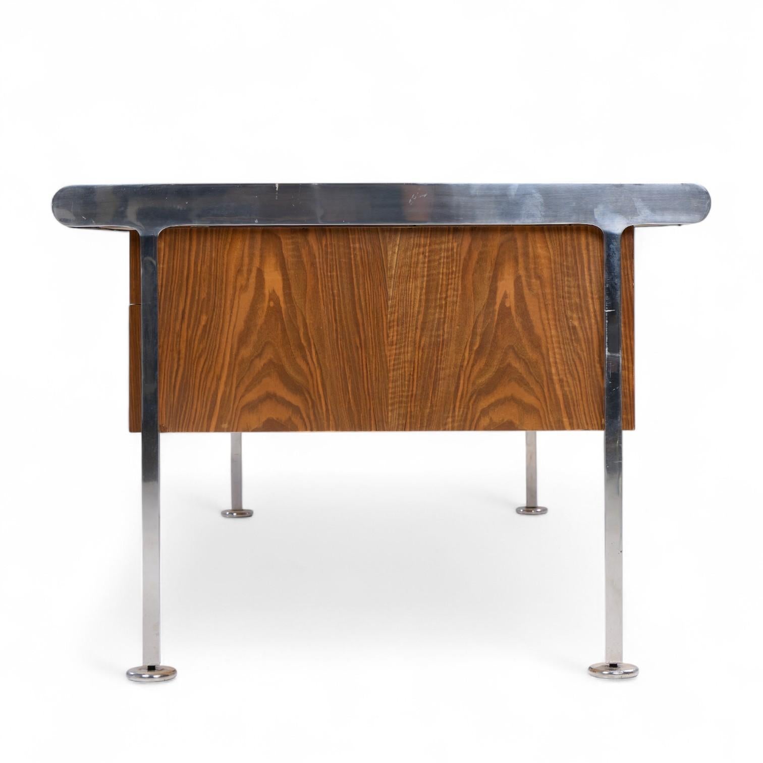 Bureau de direction en cuir et chrome Alma Style Mid Century Bon état - En vente à Franklin Park, IL