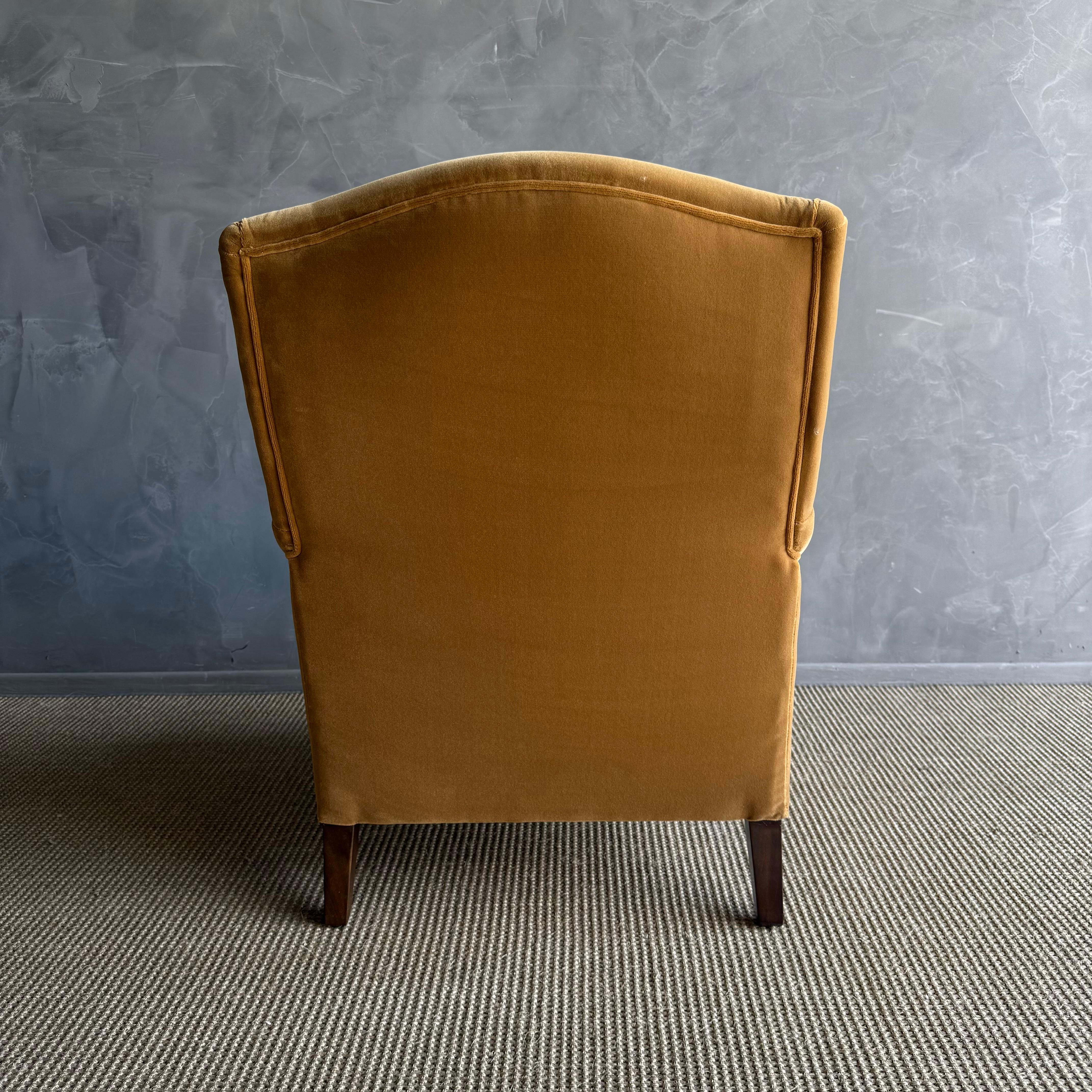 Alma Gepolsterter Akzentstuhl aus Mohair-Kunstleder-Samt im Angebot 5