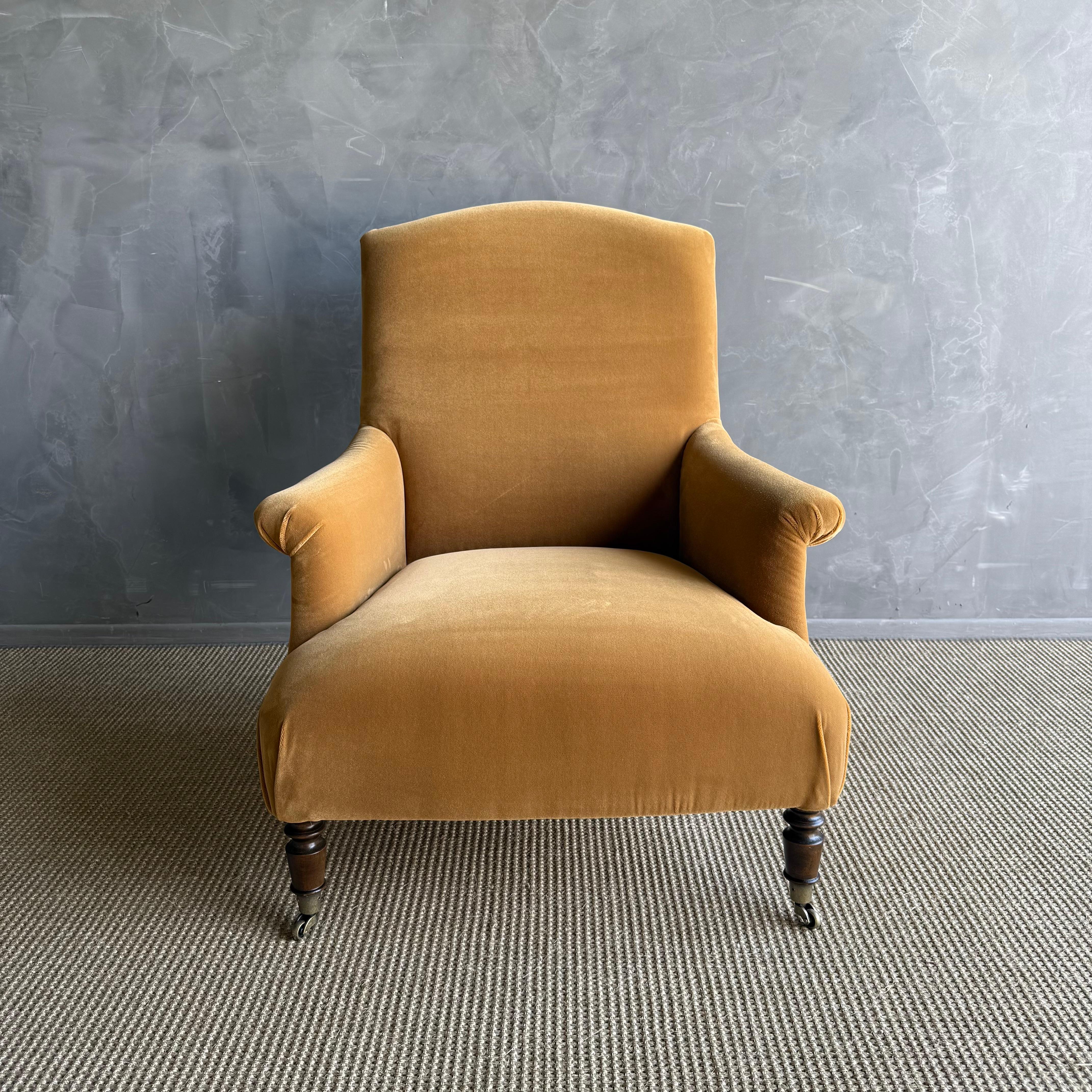 Alma Gepolsterter Akzentstuhl aus Mohair-Kunstleder-Samt (Metall) im Angebot