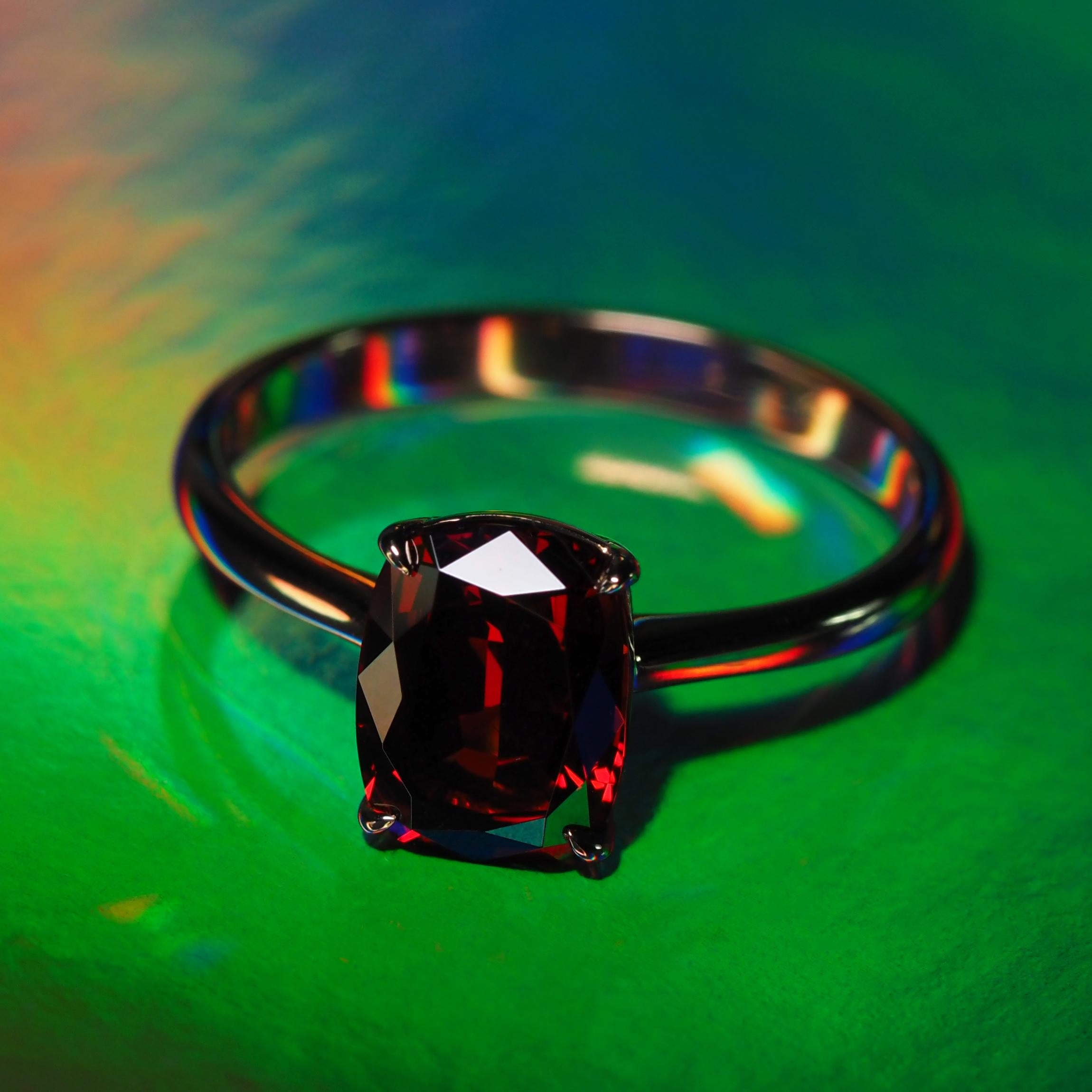 Almandine Red Garnet Ring Gold Engagement Ring In New Condition For Sale In Berlin, DE