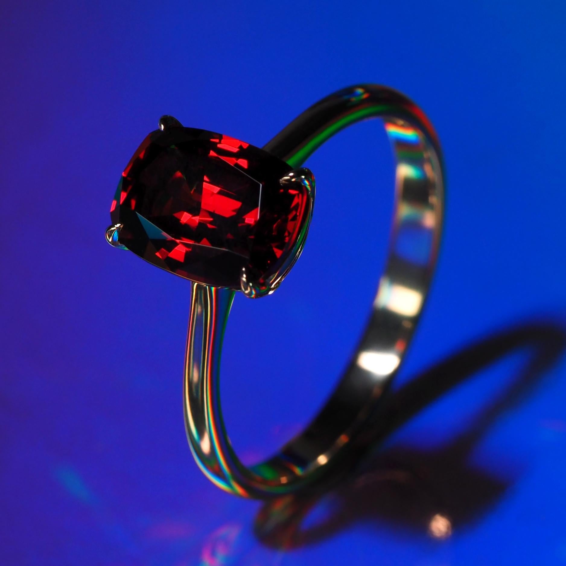 Women's or Men's Almandine Red Garnet Ring Yellow Gold Cocktail Ring For Sale