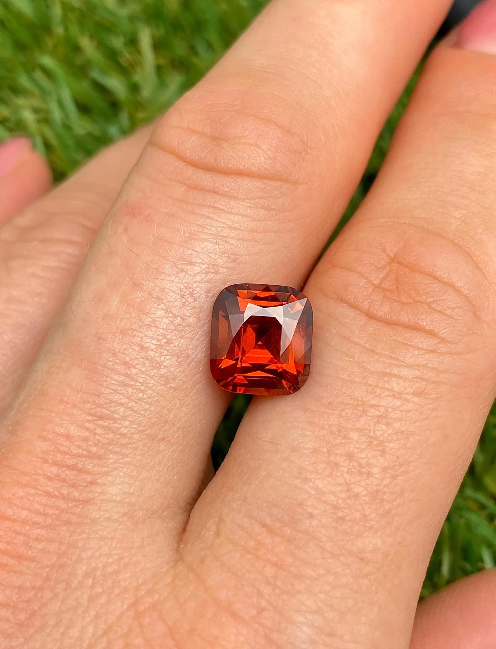Almandin-Spessartin-Granat 4,57ct natürlicher Edelstein, Kissenschliff, Zertifikat im Zustand „Neu“ im Angebot in Daugavpils, LV