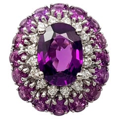 Almandite, bague en or blanc 18 carats sertie de grenats et de diamants