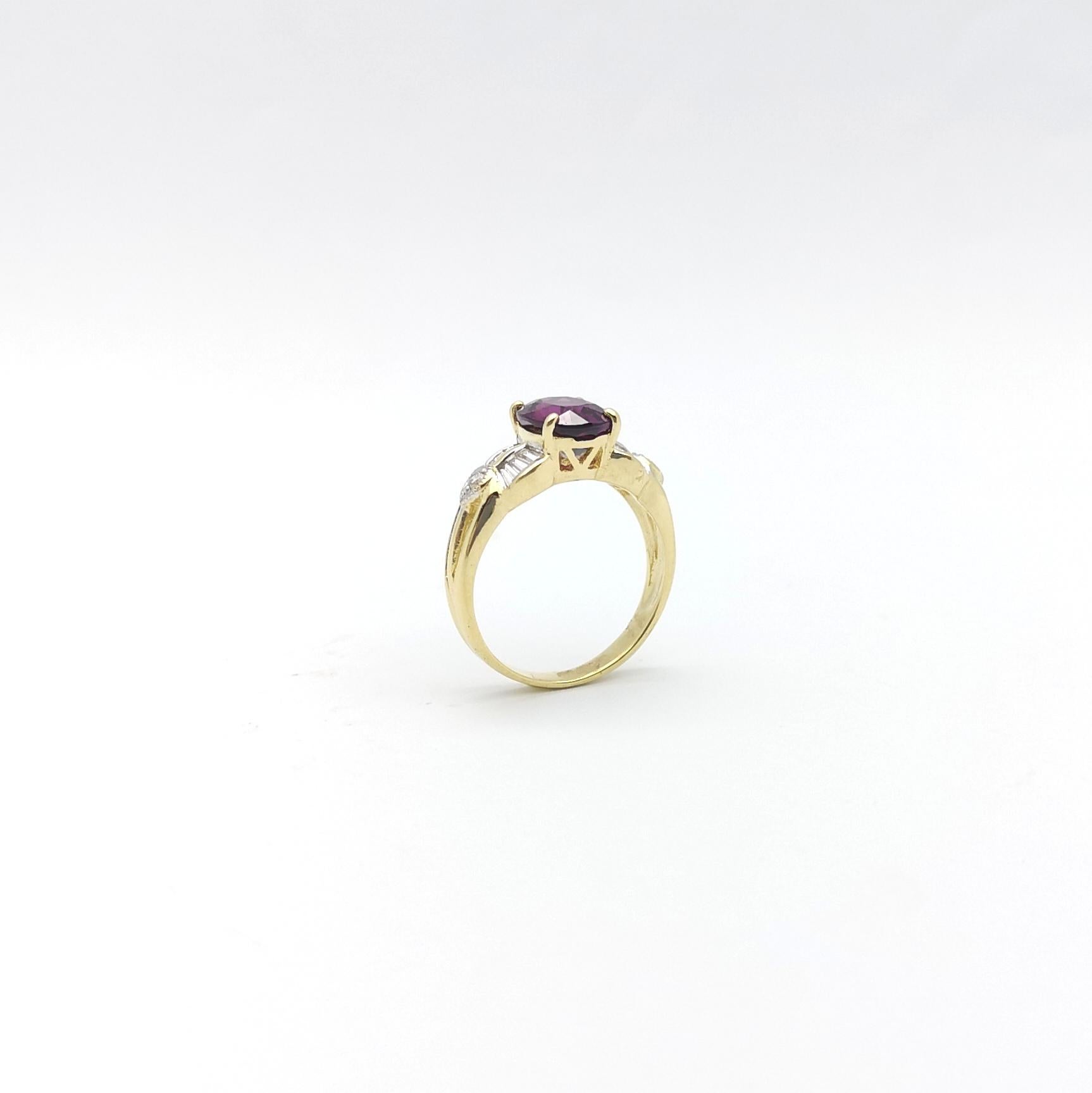Anello con granato di almandite e diamanti con montatura in oro 18 carati in vendita 7