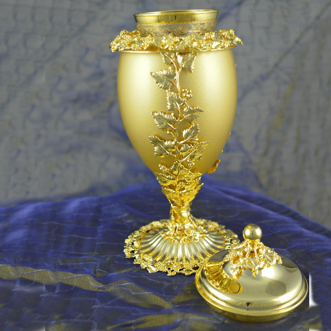 Inspired by the lavish tableware pieces from the Florentine Renaissance, this caviar bowl with lid will be a stunning addition to a special dinner party. Its elongated shape is crafted of metal entirely finished with gold to add an opulent accent to