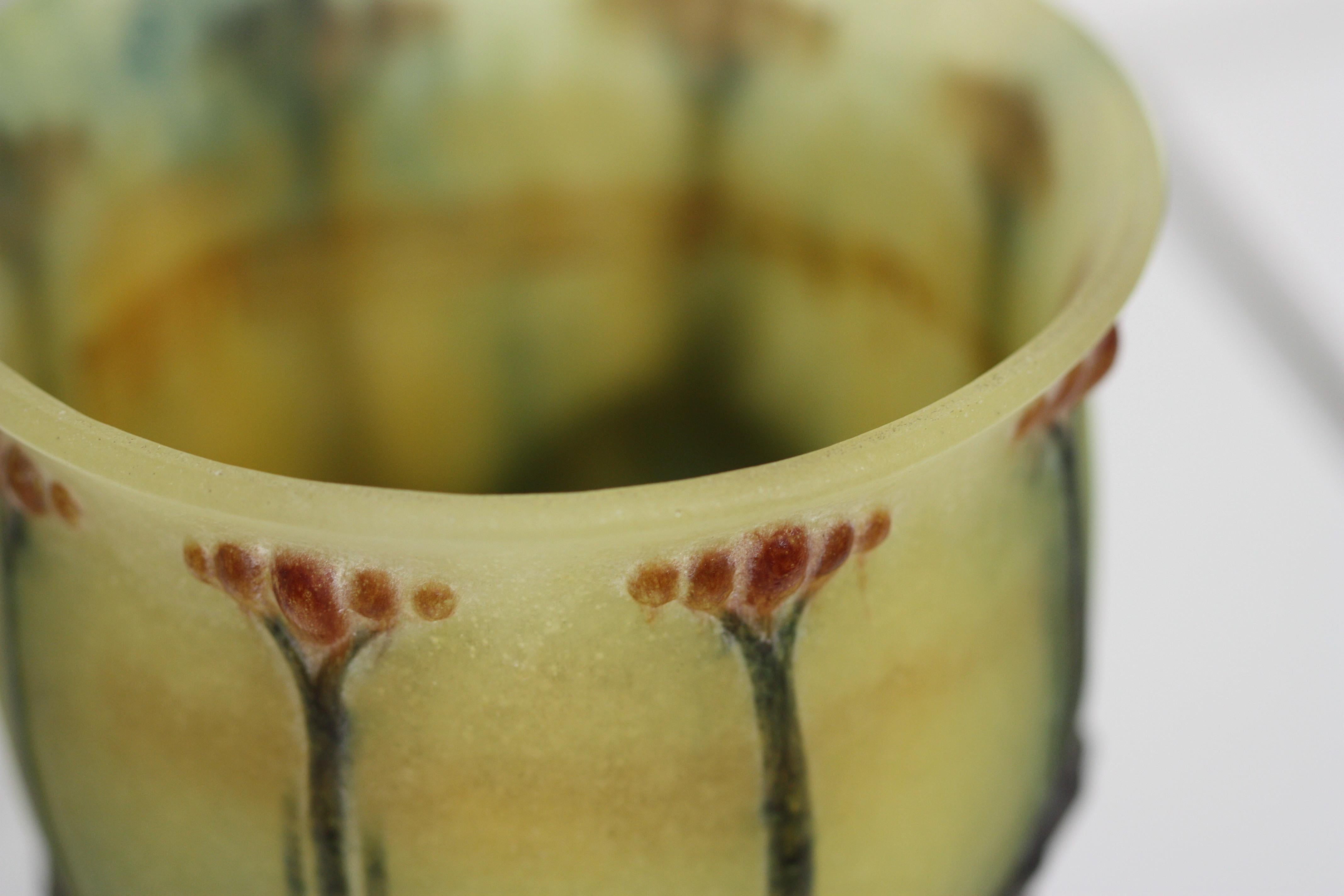 Vaso Almeric Walter Pate de verre Disegnato da Corretic, Francia, circa 1925 In condizioni buone in vendita a West Palm Beach, FL